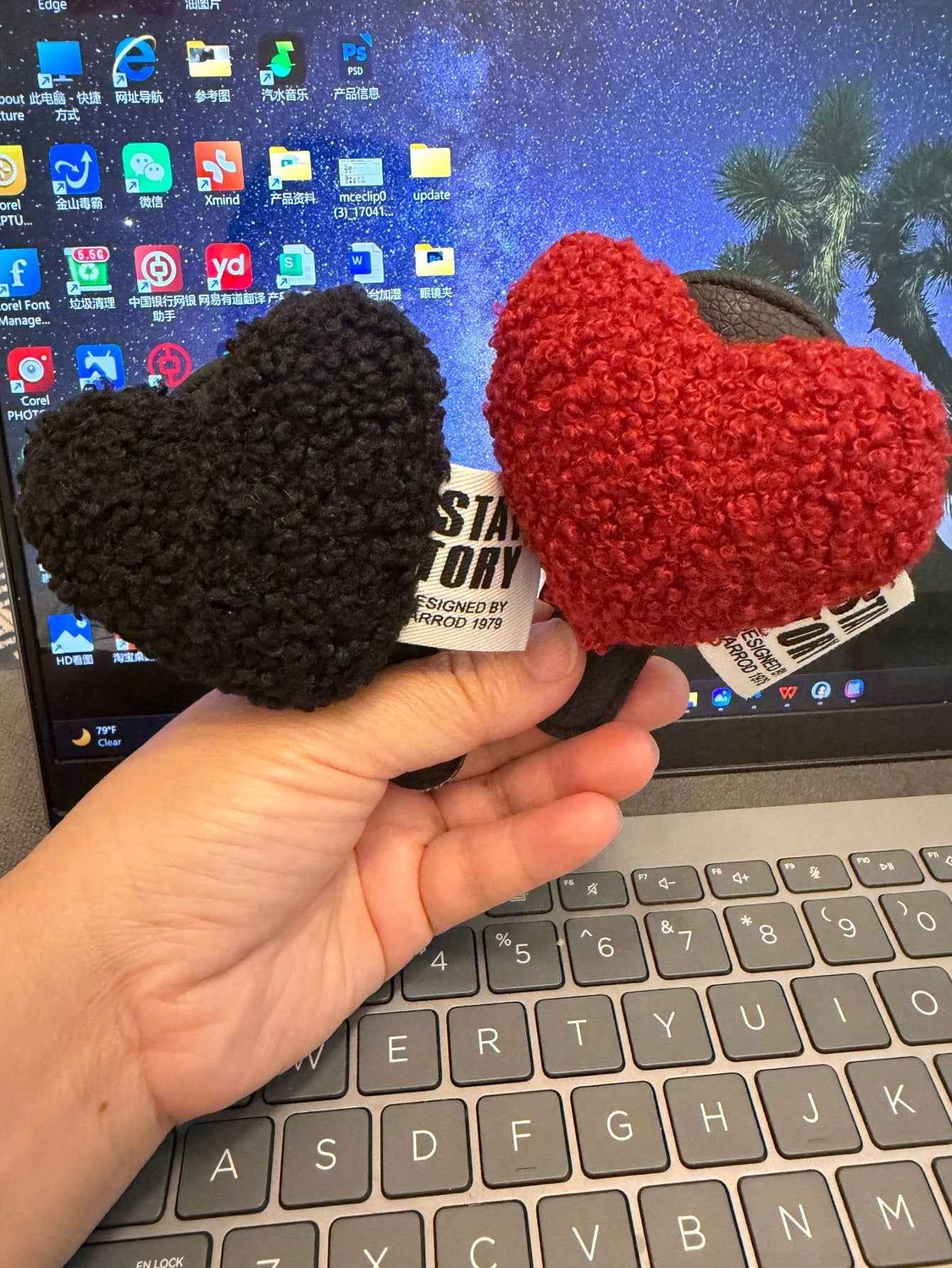 1pc Universal Car Glasses Clip, Fashion Glasses Clip With Cute Heart Pattern, Plush Material, Car Glasses Holder, Interior Decor, Glasses Storage Rack, Car Accessories