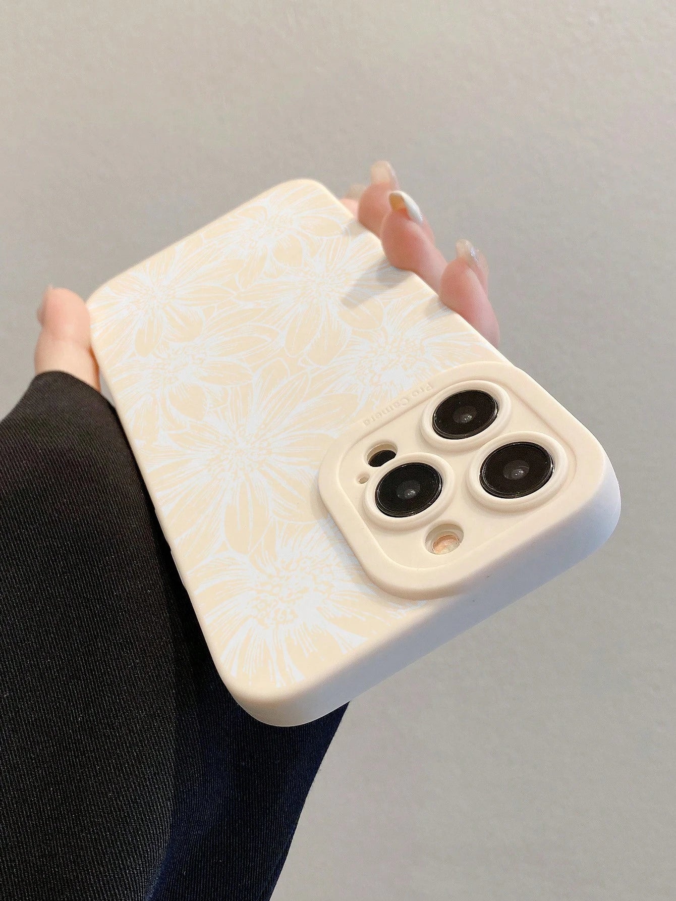 1pc White Floral Elements Fashion Shock-Proof Anti-Scratch Phone Case, Compatible With IPhone 16/11/16Pro/16Plus/16ProMax/16E/15ProMax/13/14/12/XS/XR/7G/8P, Galaxy S25/S25Plus/S25Ultra/A16/A36/A26/A56