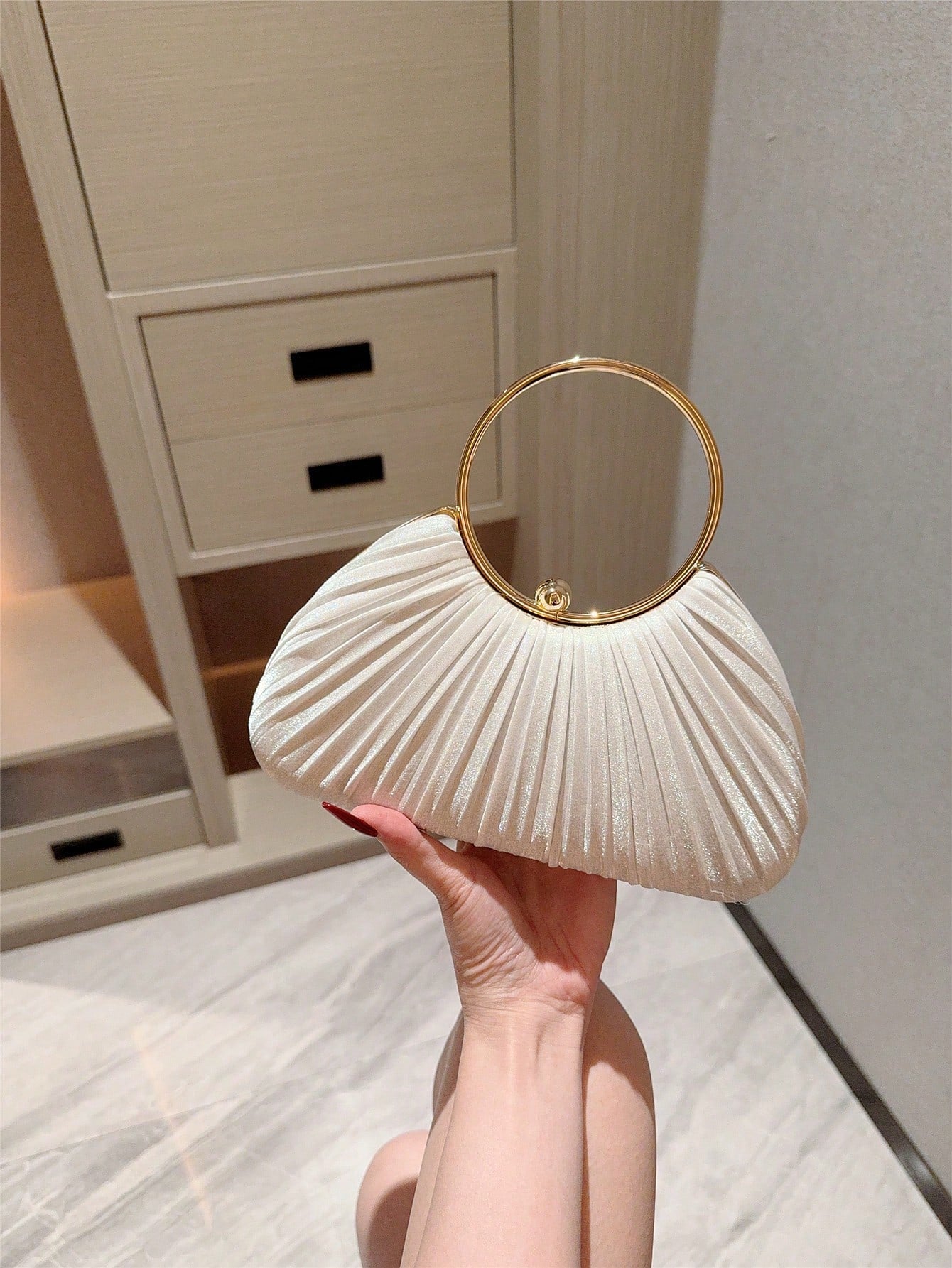 1pc Women's Elegant Box-Shaped Pleated Design Clutch Bag- Luxurious Glitter Bracelet Handle Formal Party Handbag, Bride, Wedding Items