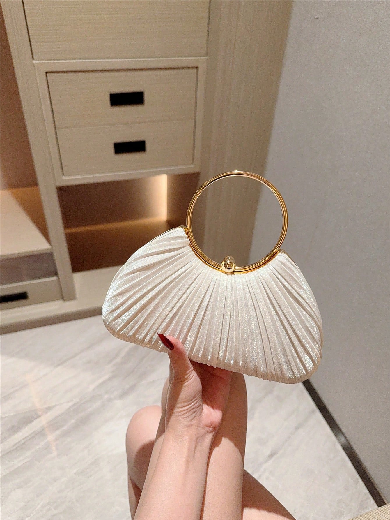 1pc Women's Elegant Box-Shaped Pleated Design Clutch Bag- Luxurious Glitter Bracelet Handle Formal Party Handbag, Bride, Wedding Items