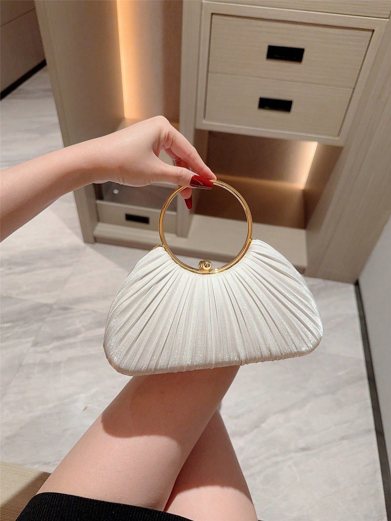 1pc Women's Elegant Box-Shaped Pleated Design Clutch Bag- Luxurious Glitter Bracelet Handle Formal Party Handbag, Bride, Wedding Items