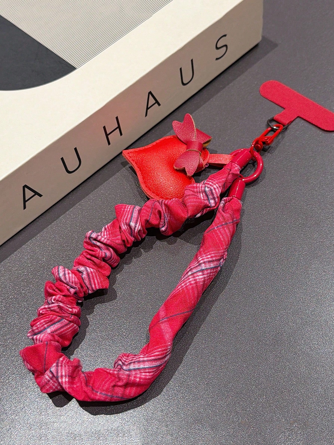 1pc Women's Short Wrist Phone Lanyard, Pleated Wrist Strap, Niche Style, Elegant With Cushion Pad