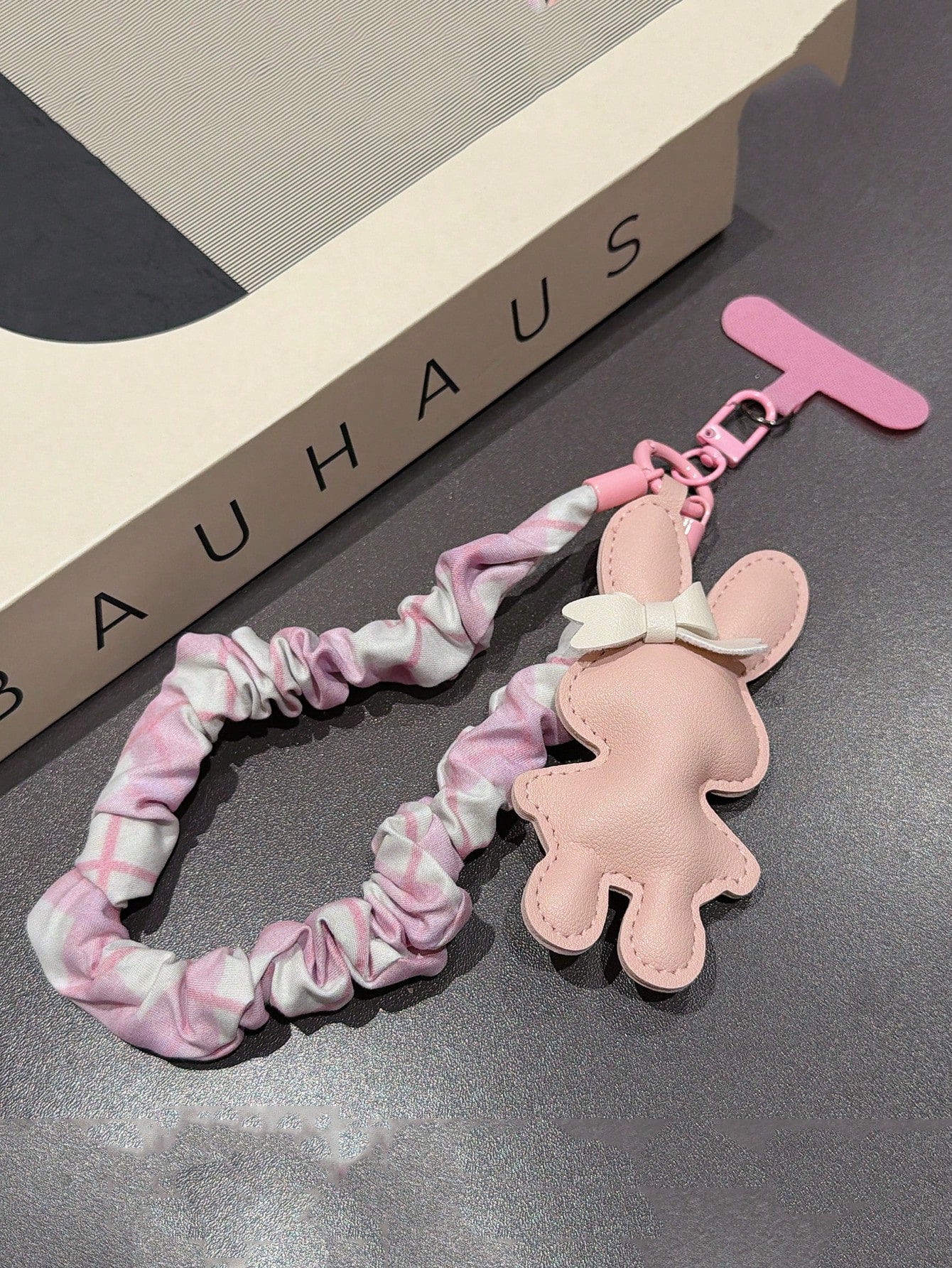1pc Women's Short Wrist Phone Lanyard, Pleated Wrist Strap, Niche Style, Elegant With Cushion Pad