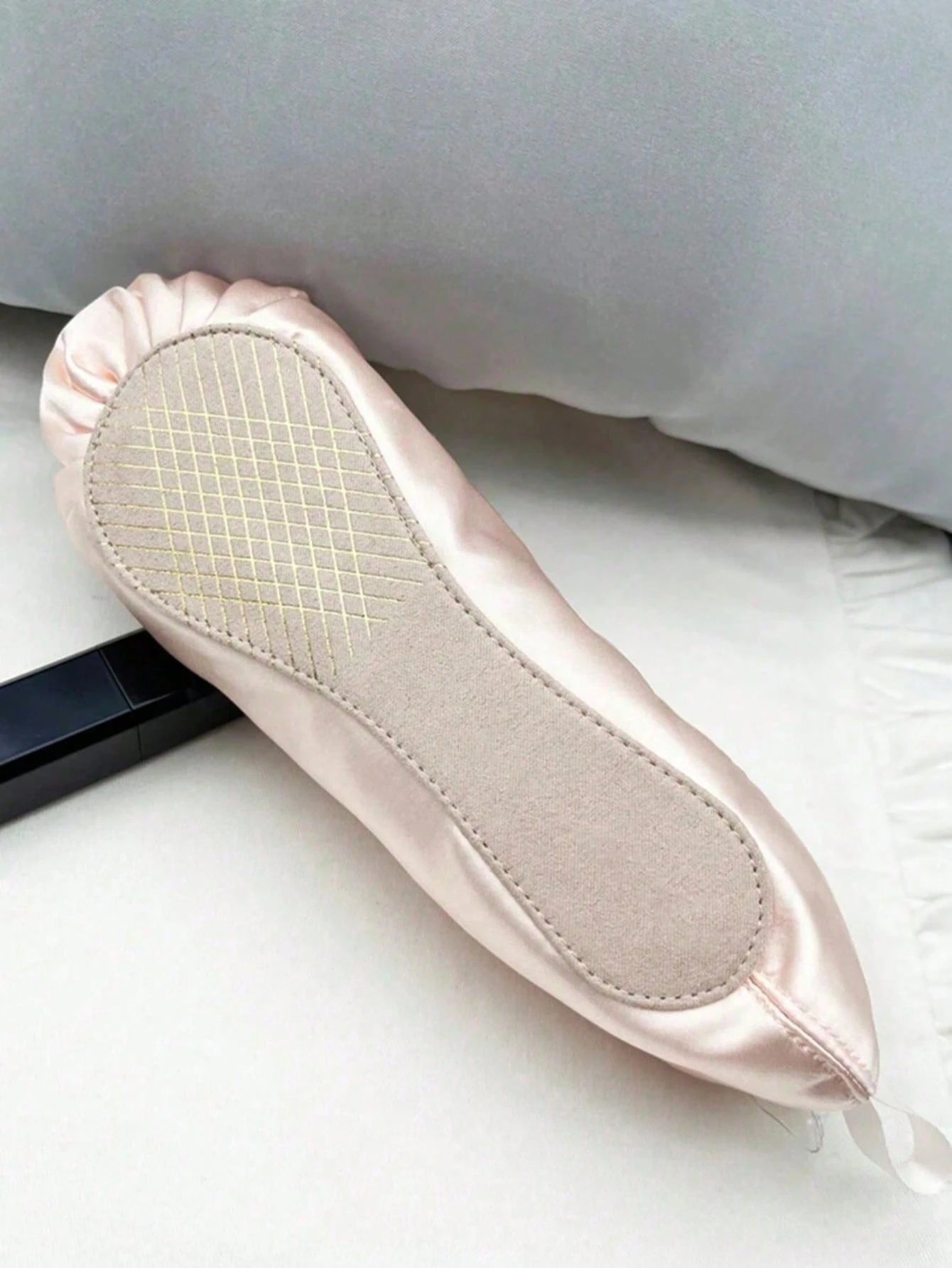 2/1pc Cute Pink Satin Ballet Shoe Shaped Makeup Bag Mini Zipper Cosmetic Pouch Bow Decor Small Lipstick Jewelry Storage Purse Portable Travel Beauty Accessory