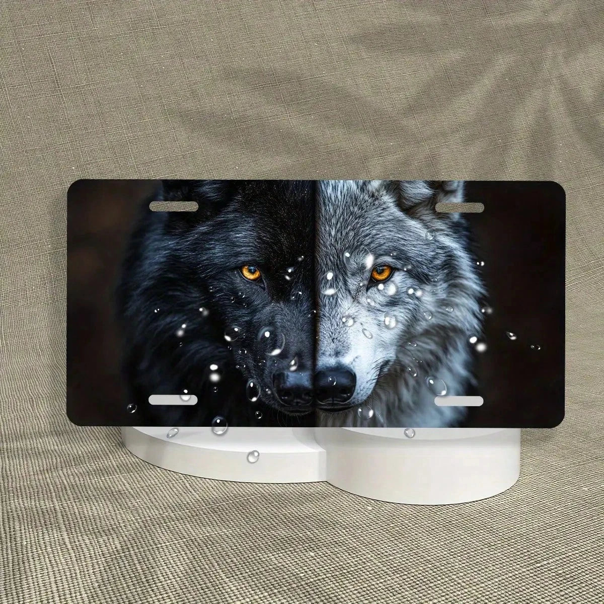 2D Flat Surface- [Open] 2D Flat Surface Car P Is A Decorative License Plate Featuring A Two-Tone Wolf Face Design. It Is Made Of Metal, With Dimensions Of 6inch X 12inch, And Is Ideal For Decorative