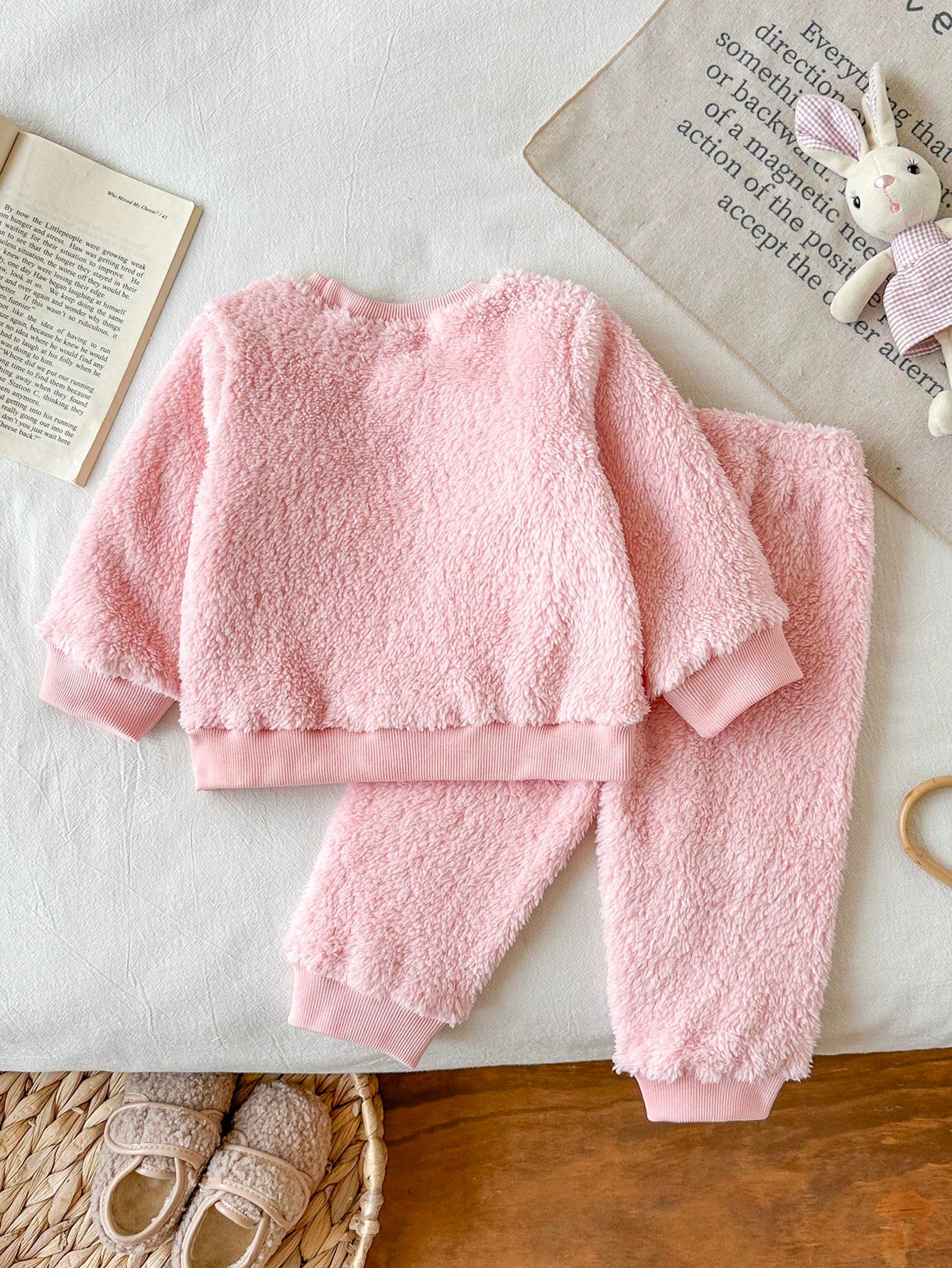 2pcs/Set Baby Girl Autumn/Winter New Plush Digital Fox Pattern Crew Neck Sweatshirt & Polka Dot Print Fitted Long Pants Cute Casual Commute Versatile Winter Outfit