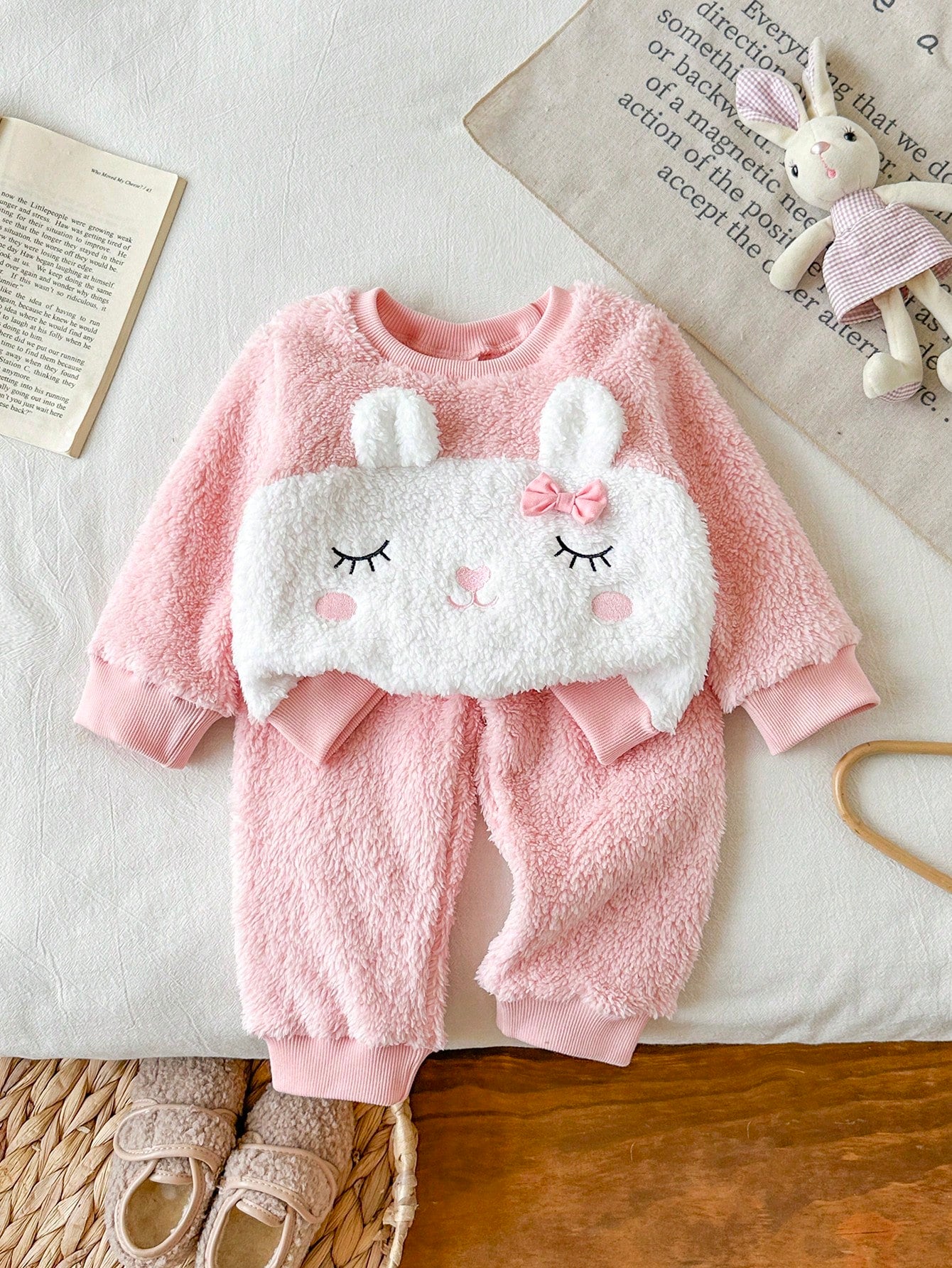 2pcs/Set Baby Girl Autumn/Winter New Plush Digital Fox Pattern Crew Neck Sweatshirt & Polka Dot Print Fitted Long Pants Cute Casual Commute Versatile Winter Outfit
