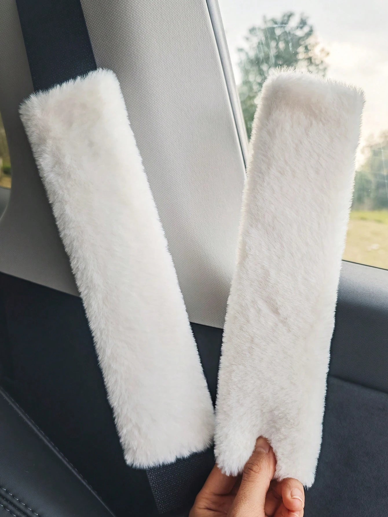 2pcs Winter Warm Short Plush Shoulder Protection, Warm And Anti Strangulation Seat Belt Protective Cover