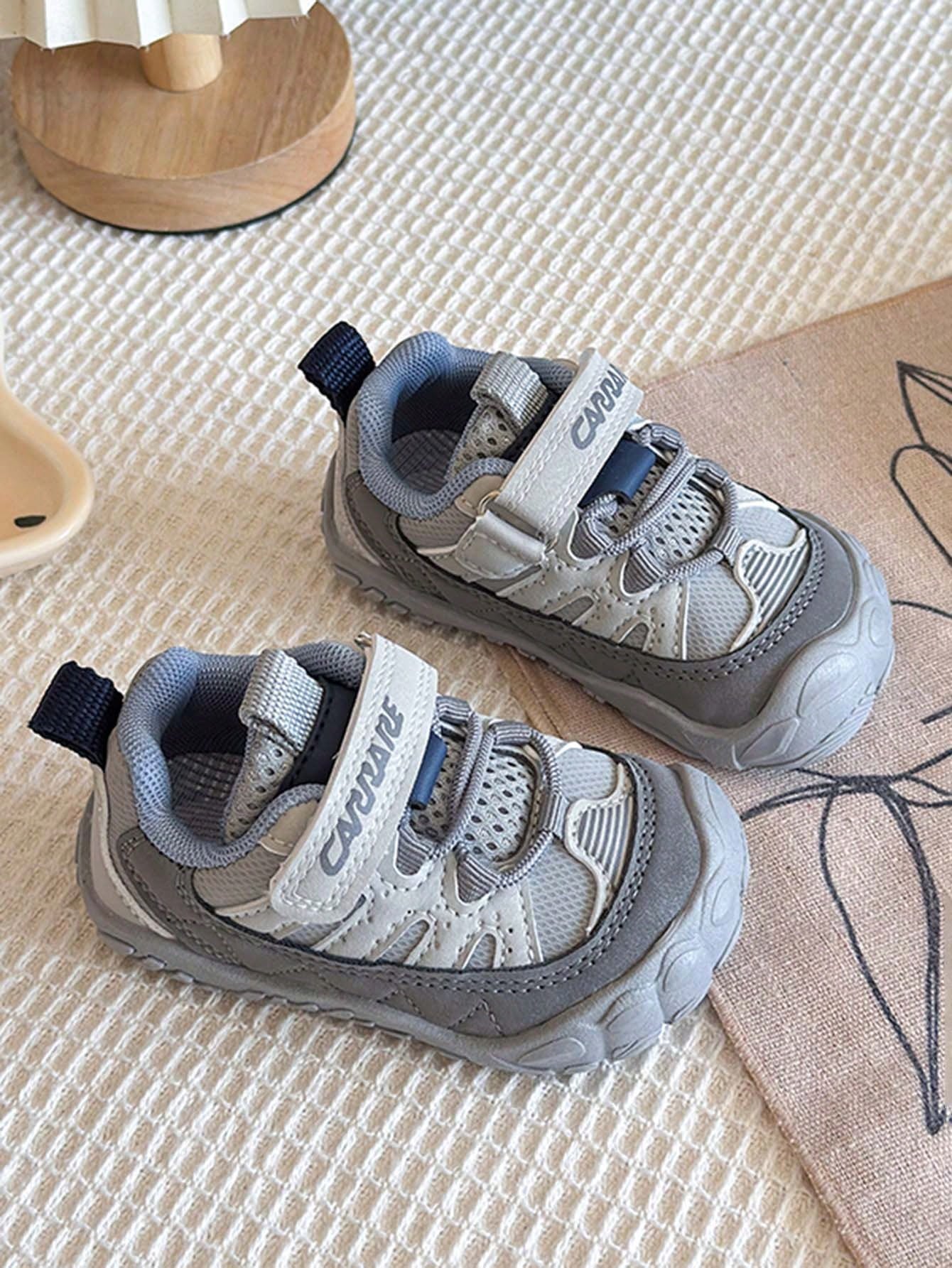 All-Season Kids Colorblock Mesh Hiking Shoes, Unisex Baby Hook & Loop Casual Sports Shoes, Soft Sole Non-Slip Outdoor Children's Shoes