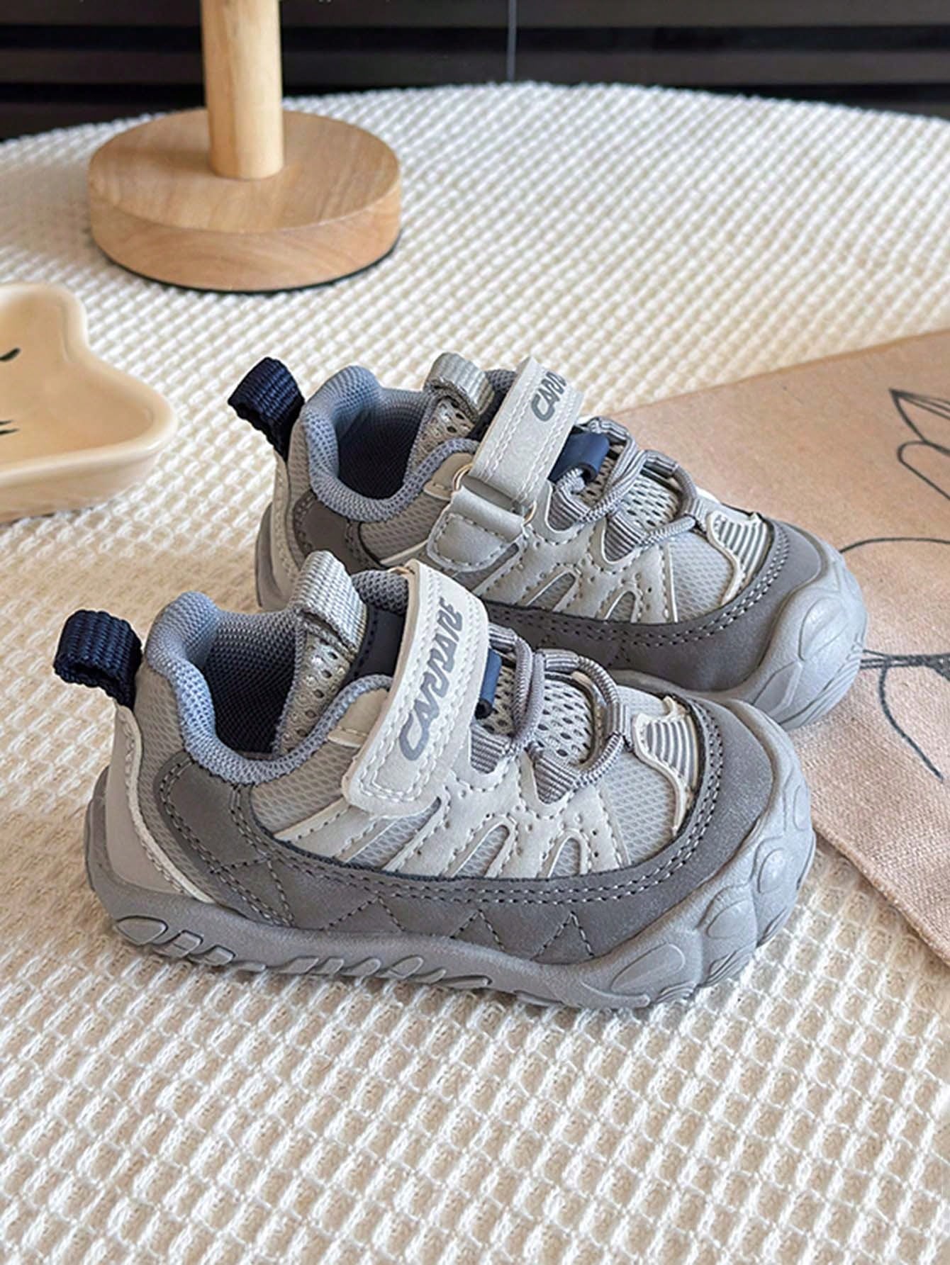 All-Season Kids Colorblock Mesh Hiking Shoes, Unisex Baby Hook & Loop Casual Sports Shoes, Soft Sole Non-Slip Outdoor Children's Shoes