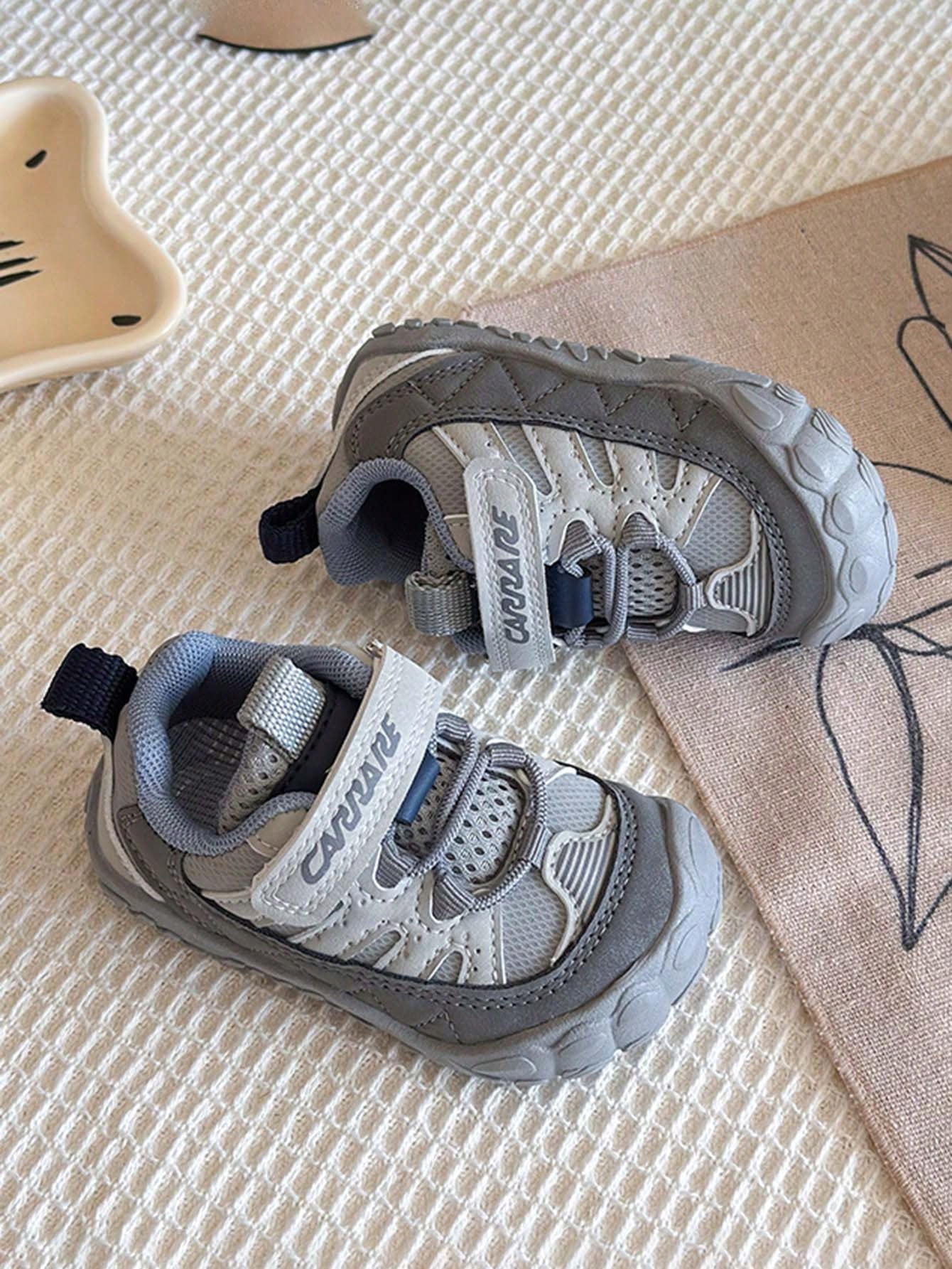 All-Season Kids Colorblock Mesh Hiking Shoes, Unisex Baby Hook & Loop Casual Sports Shoes, Soft Sole Non-Slip Outdoor Children's Shoes