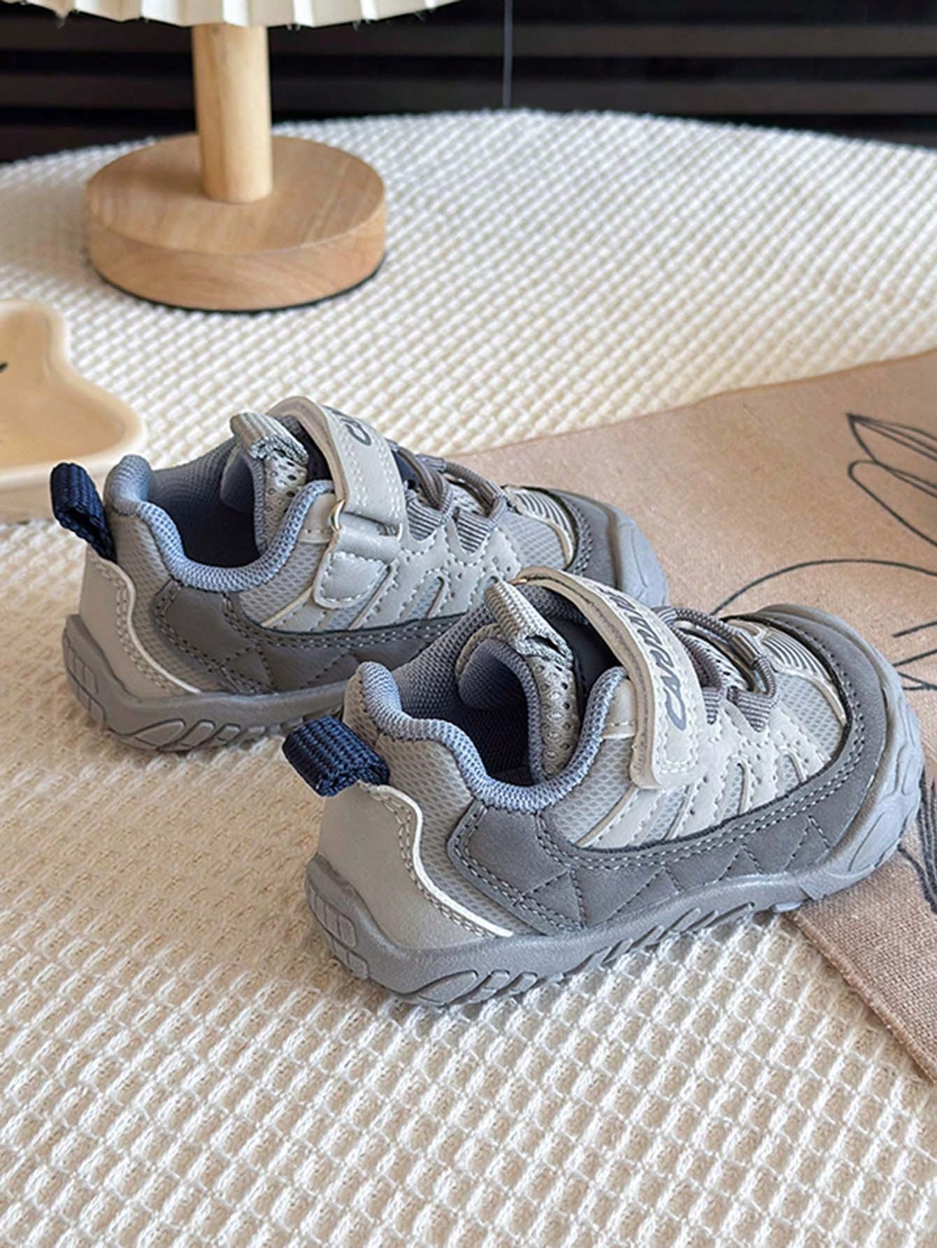 All-Season Kids Colorblock Mesh Hiking Shoes, Unisex Baby Hook & Loop Casual Sports Shoes, Soft Sole Non-Slip Outdoor Children's Shoes