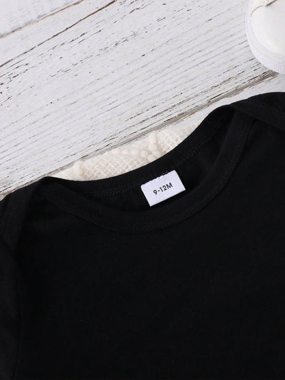 Baby Boy Casual Cute Funny Letter Slogan "BACK OFF I HAVE A CRAZY GRANDMA" Graphic Bodysuit, Minimalist Short Sleeve Print Summer Beach Black N White