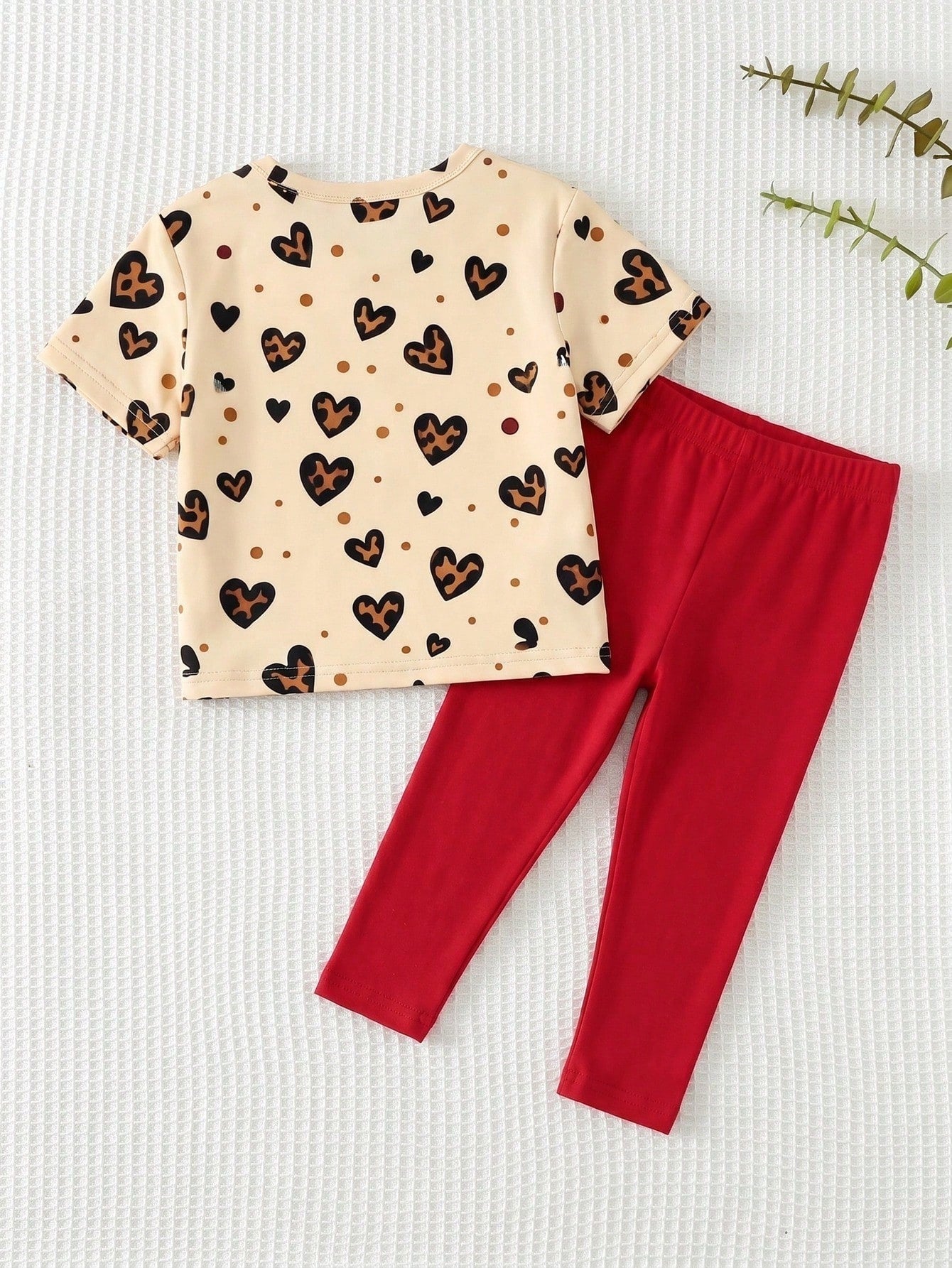 Baby Girl Casual Simple Round Neck Loose Short Sleeve T-Shirt And Tight Leggings Set Suitable For Spring And Summer