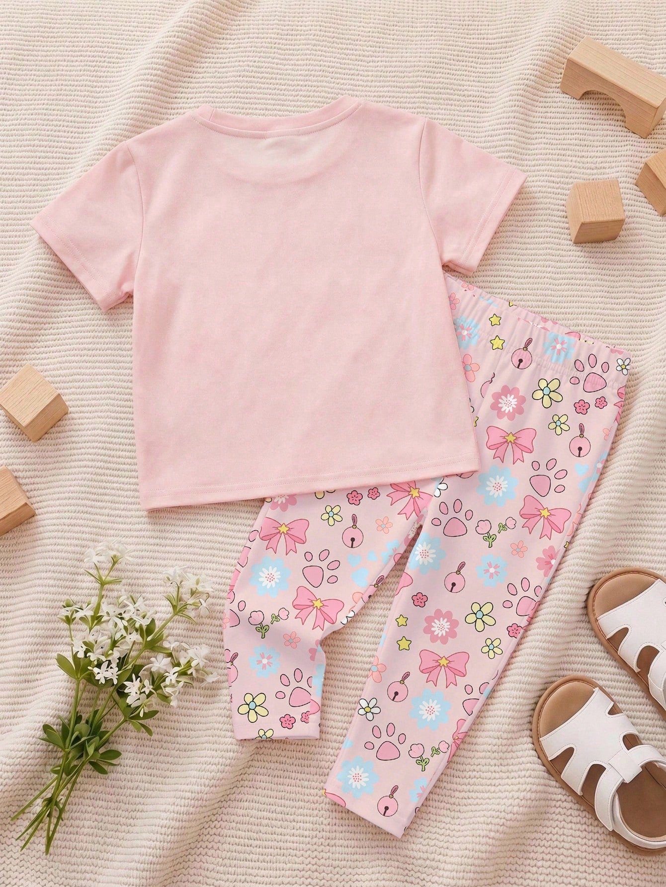 Baby Girl Casual Simple Round Neck Loose Short Sleeve T-Shirt And Tight Leggings Set Suitable For Spring And Summer