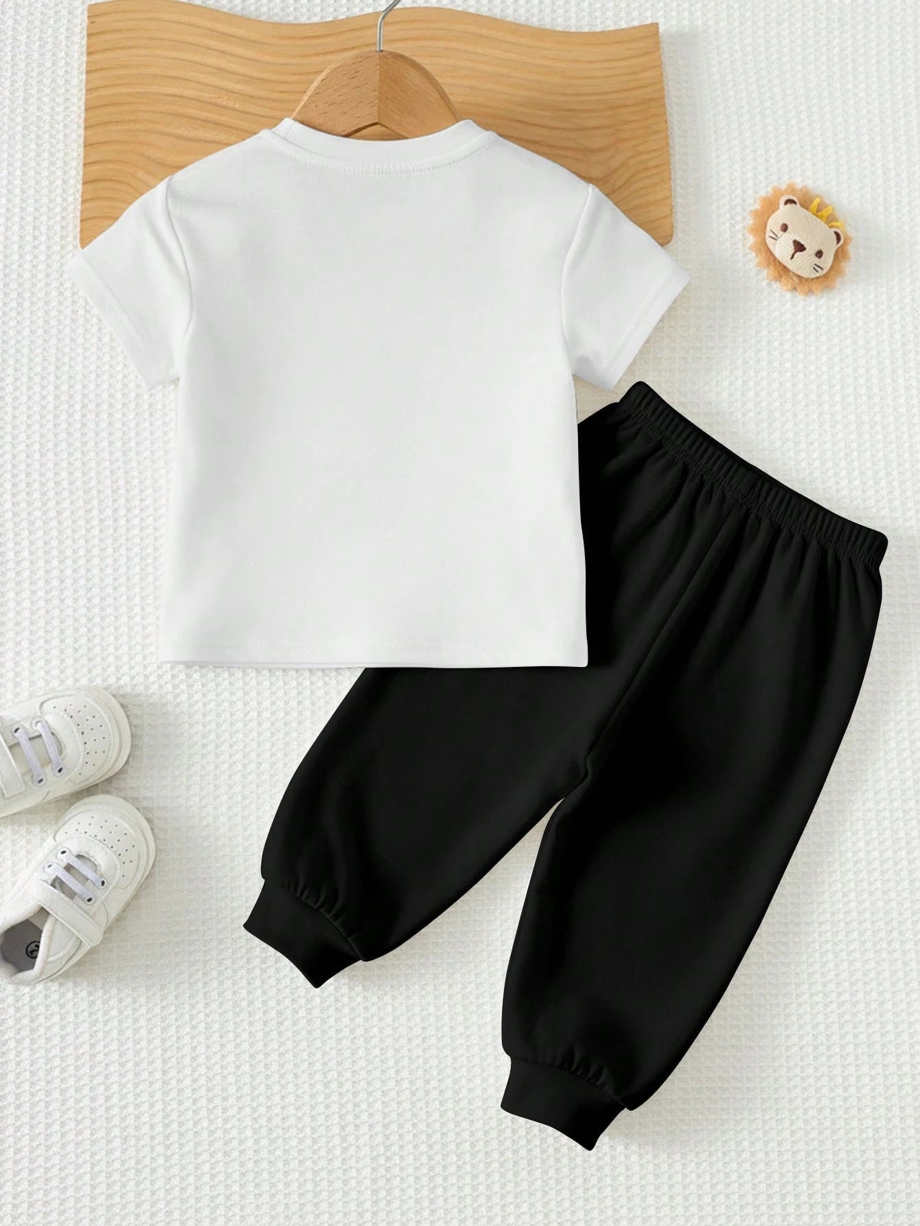 BATMAN X 2pcs/Set Baby Boy Black Summer Cute Beach Outfit,Casual Loose Short Sleeve T-Shirt And Pants Set,Graphic Cartoon Print,Comfortable Spring Clothing