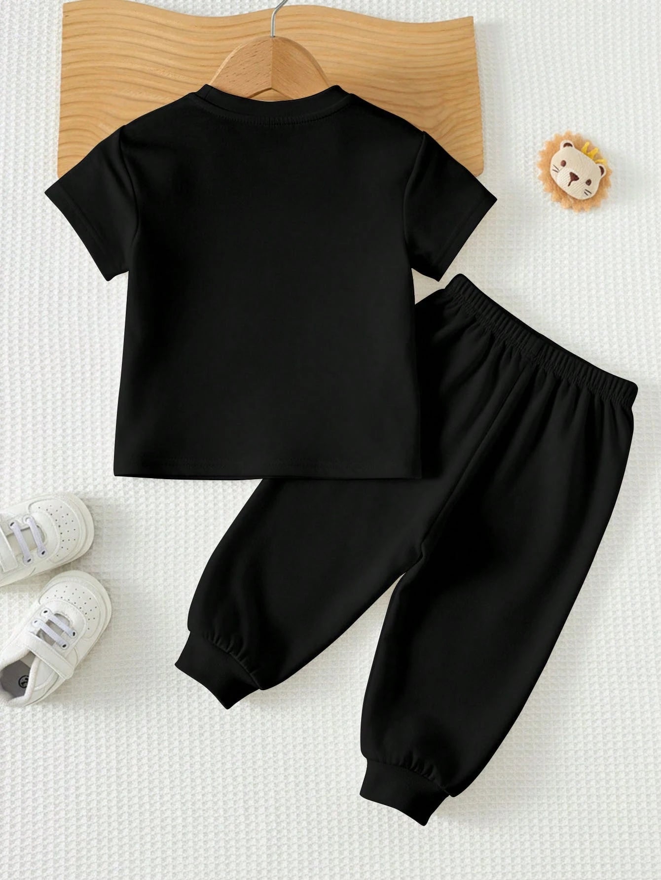 BATMAN X 2pcs/Set Baby Boy Black Summer Cute Beach Outfit,Casual Loose Short Sleeve T-Shirt And Pants Set,Graphic Cartoon Print,Comfortable Spring Clothing
