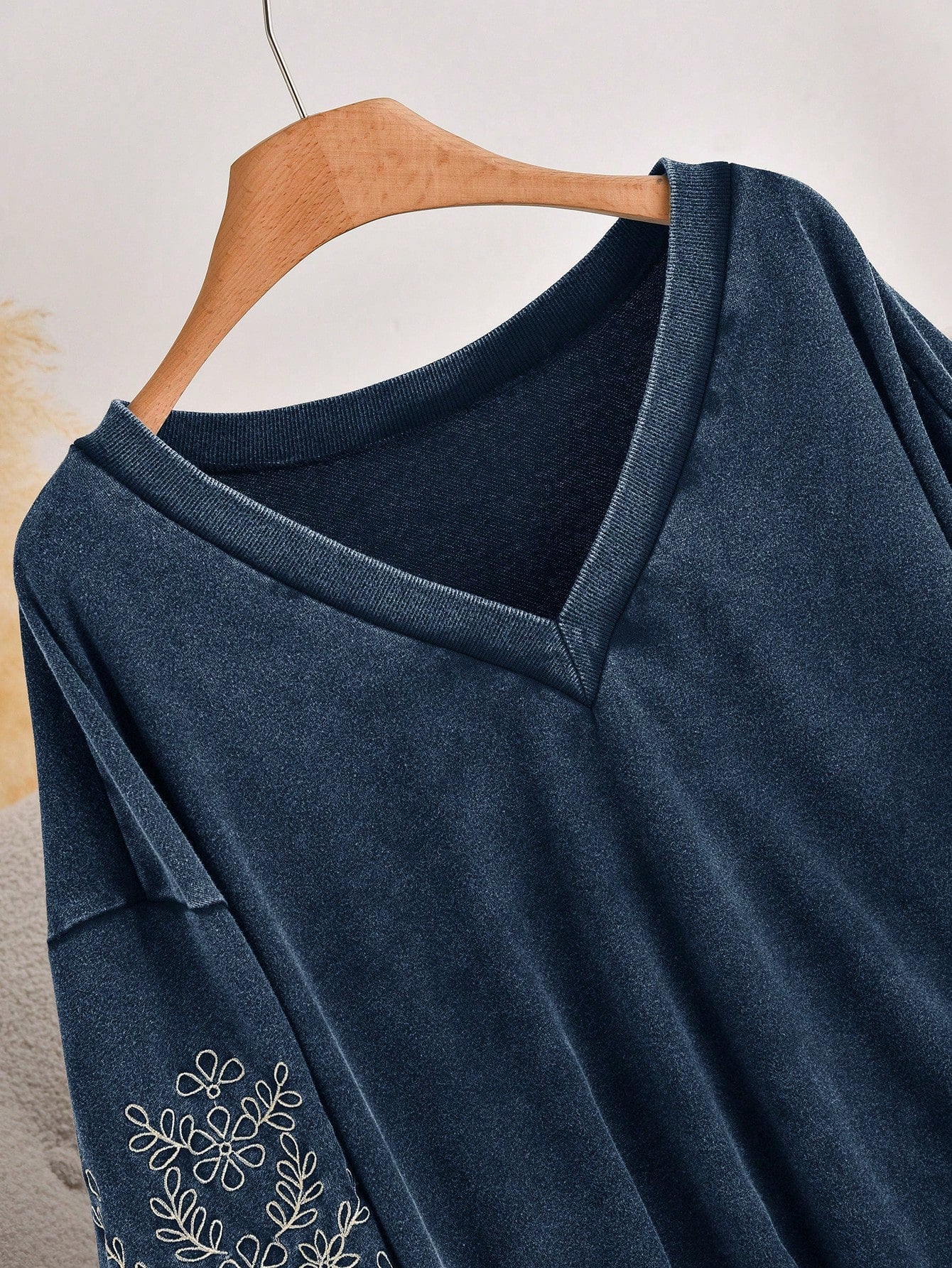 CosyJoli Plus Size Casual V-Neck Washed Snow Embroidered Long Sleeve Pullover T-Shirt For Spring Fall