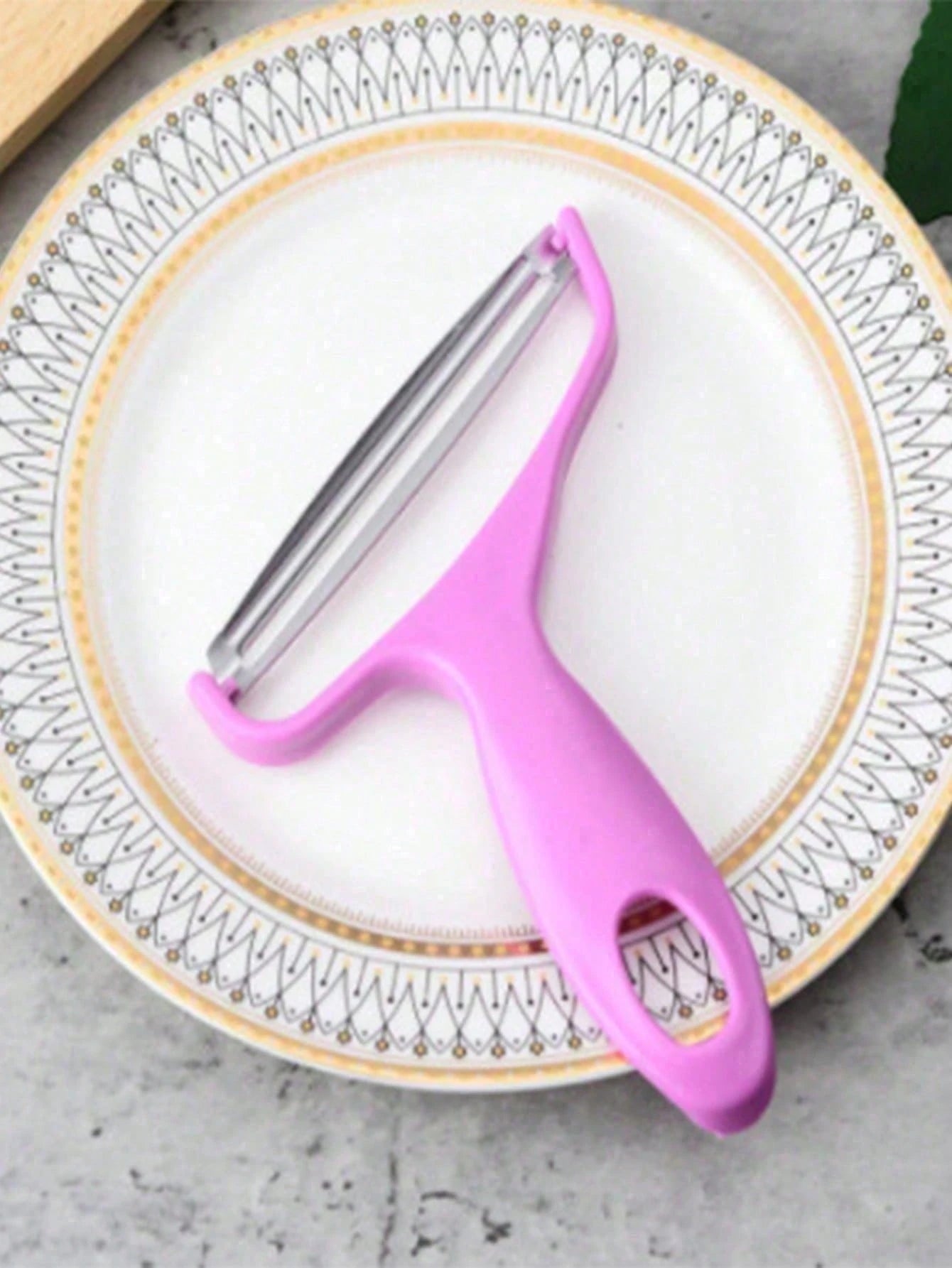 Countertop Vegetable Grater Split Blade Assembly For Easy Cleanup, Lightweight Solid Frame Structure For Long Term Use. Aligns Food Shredding Tool, Kitchen Prep Tool For Household Cooking Area Layout