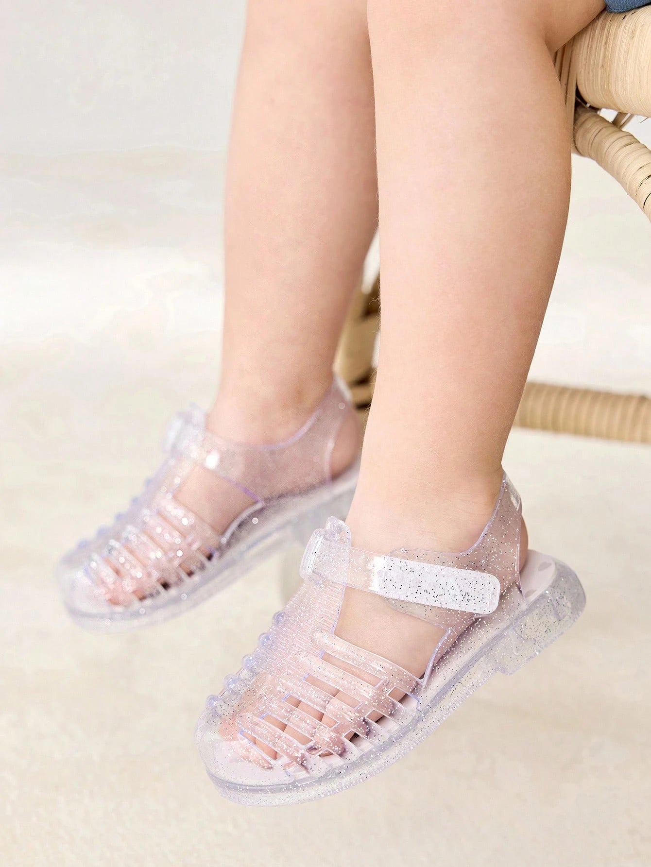Cozy Pixies 1 Pair Fashionable Versatile Cute Princess Pink Transparent Soft Comfortable Crystal Heart Flat Sandals For Toddlers