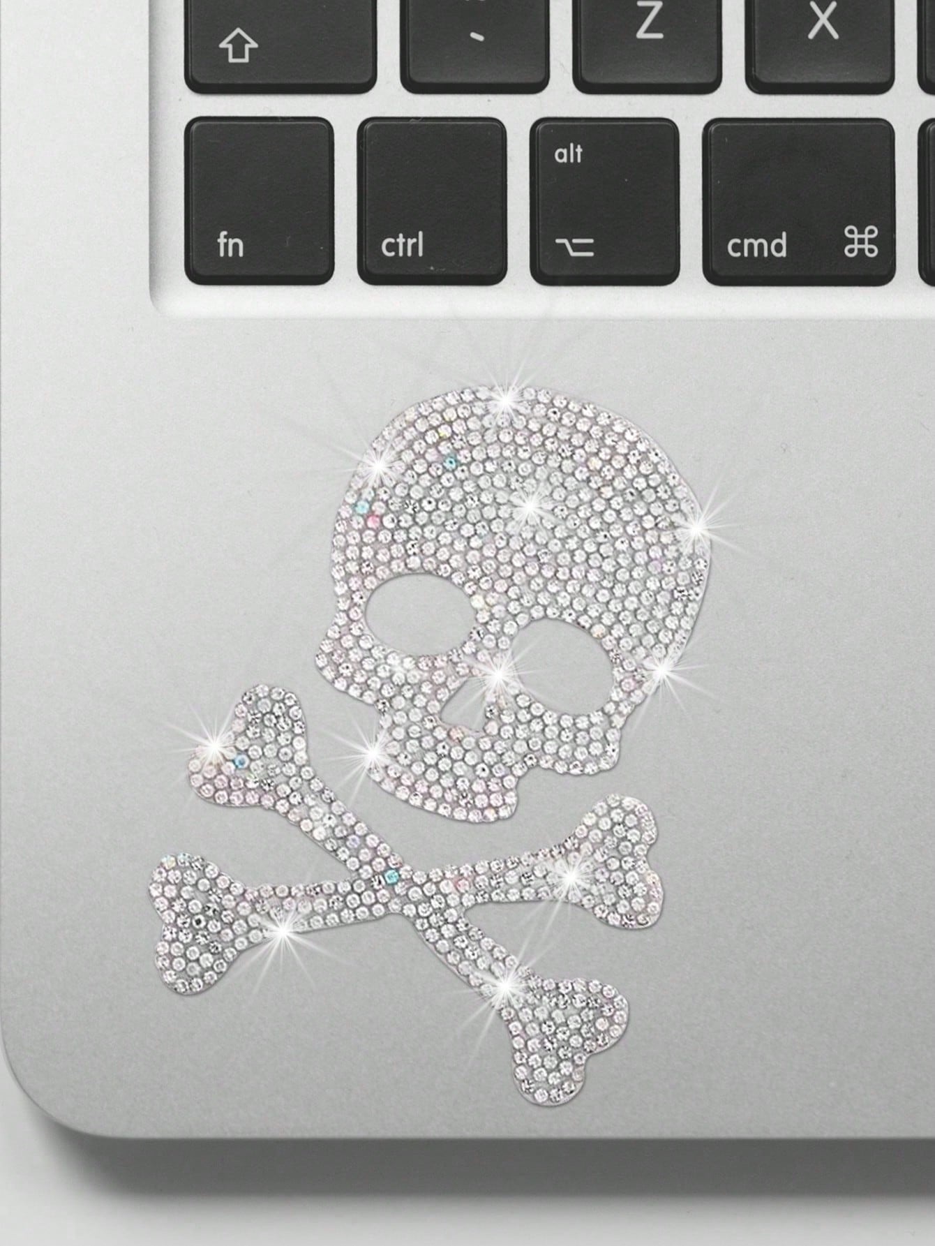 Creative Sparkling Diamond Skull And Crossbones