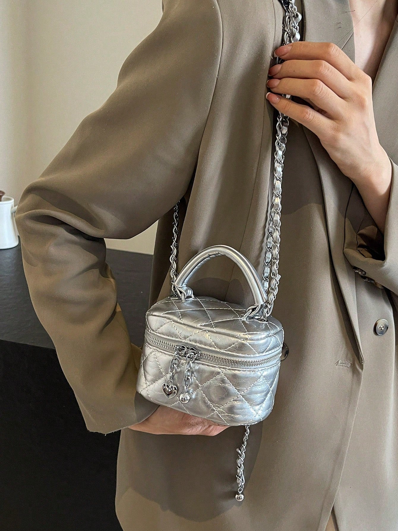CUCCOO SZL New Fashion Classic Versatile PU Waterproof Fabric, Quilted Diamond Pattern Handbag, Lightweight And Portable Zipper Opening And Closing Design Love Zipper Decoration Crossbody Box Round Ba