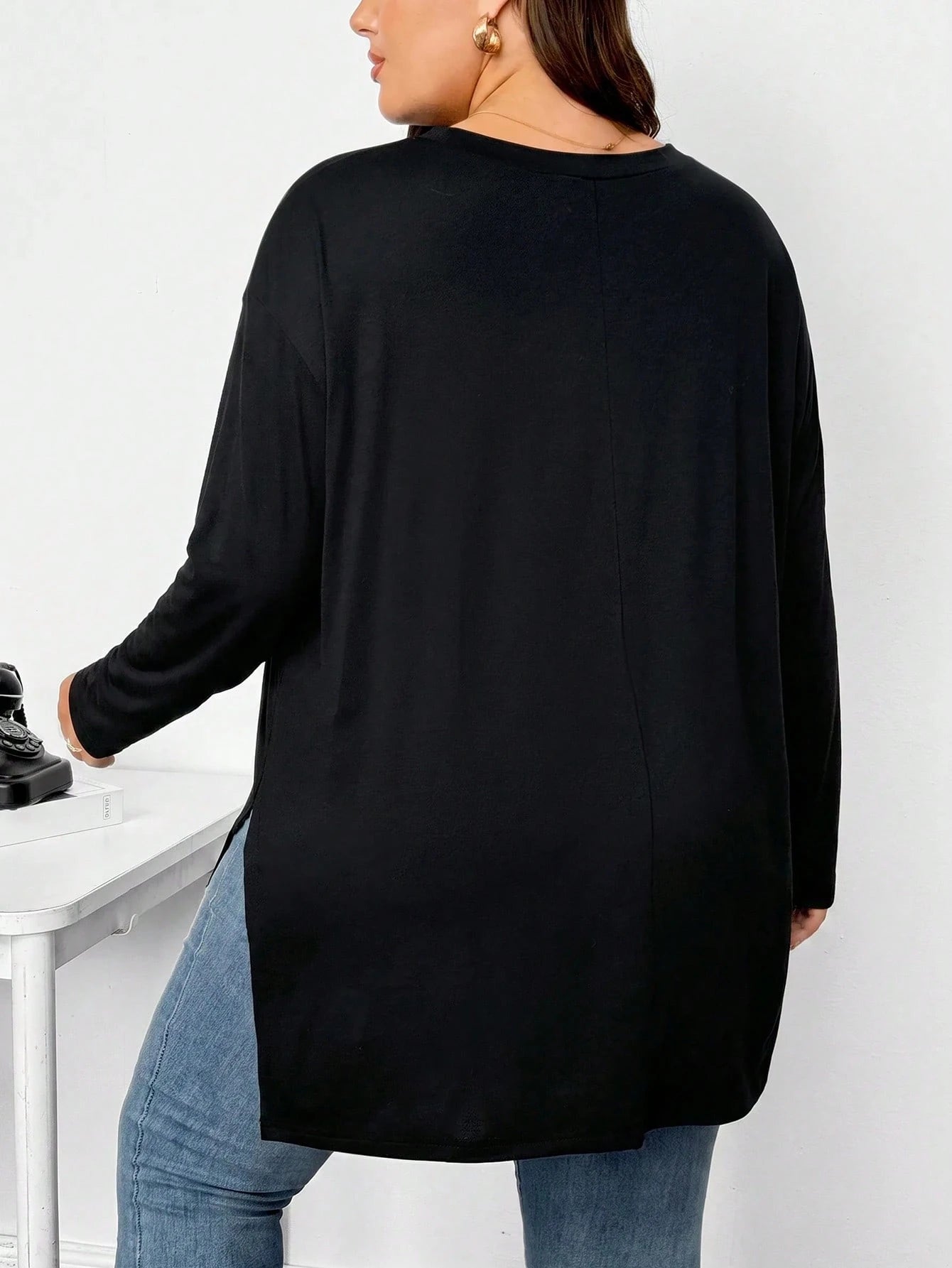 CURVE+ Plus Size Women's Spring/Autumn Fashion Casual Loose Comfortable Basic Black Short Sleeve T-Shirt With Hem Slit, Minimalist Style, Everyday Top, Plus Size T-Shirt, Women's Airport Outfit