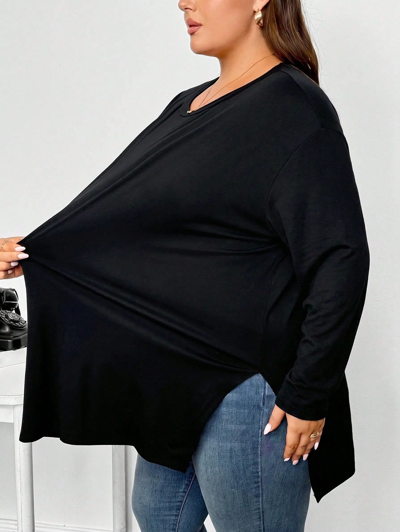 CURVE+ Plus Size Women's Spring/Autumn Fashion Casual Loose Comfortable Basic Black Short Sleeve T-Shirt With Hem Slit, Minimalist Style, Everyday Top, Plus Size T-Shirt, Women's Airport Outfit