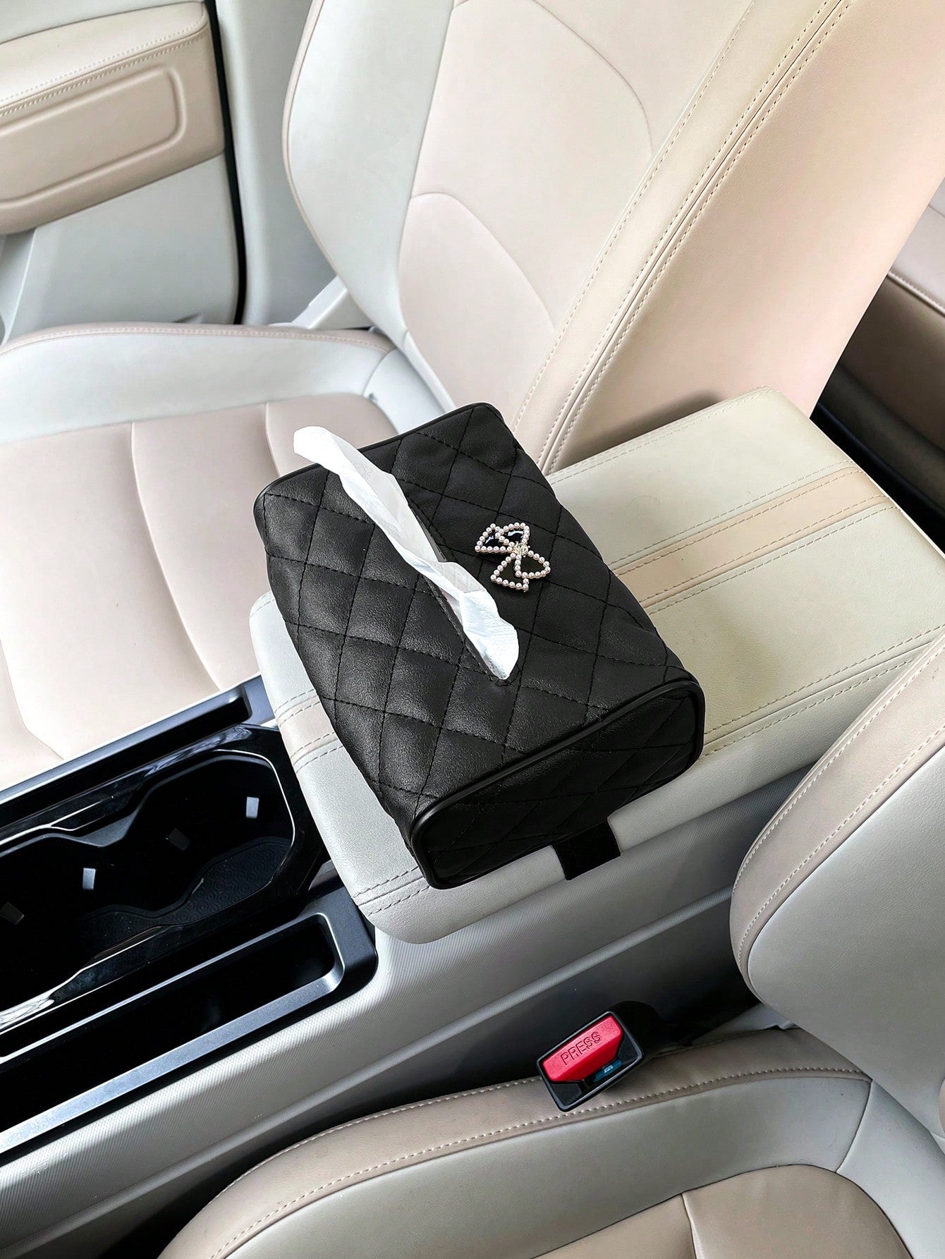 Cute Bow Tie Car Tissue Box, Leather Material Creative Visor Tissue Holder, Armrest Box Tissue Bag, Seat Back Tissue Holder, Car Interior Accessory (Length 17.5cm/6.88in, Width 12cm/4.72in)