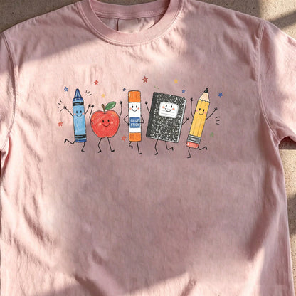 Cute Cartoon School Supplies Graphic Tee Preppy Teacher Student T-Shirt Kindergarten Back To School Top Smiling Apple Crayon Pencil Graphic Clothes