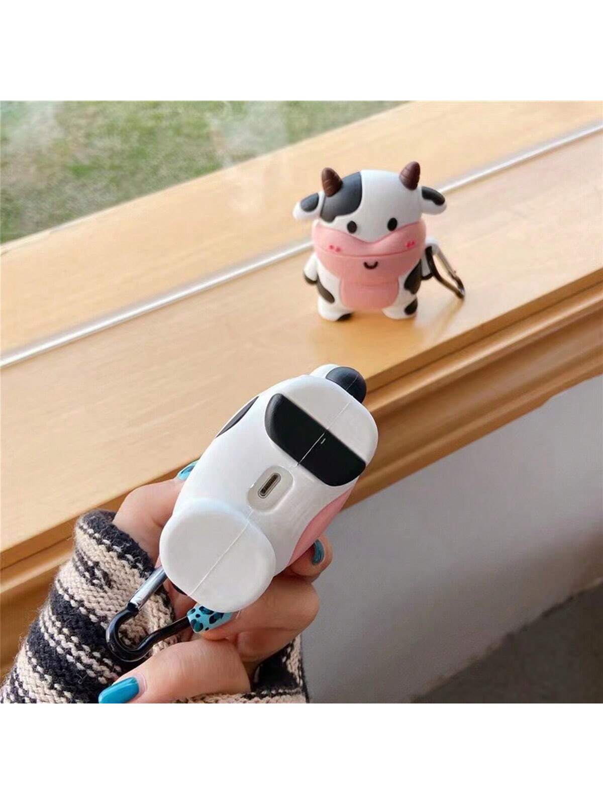 Cute Cow Pattern Silicone 1pc 3D Cartoon Cow Silicone Soft Case + Carabiner Earbud Case Protective Cover Compatible With Apple 1st/2nd/3rd/Pro/Pro 2nd Gen, Creative Design Birthday Gift Spring