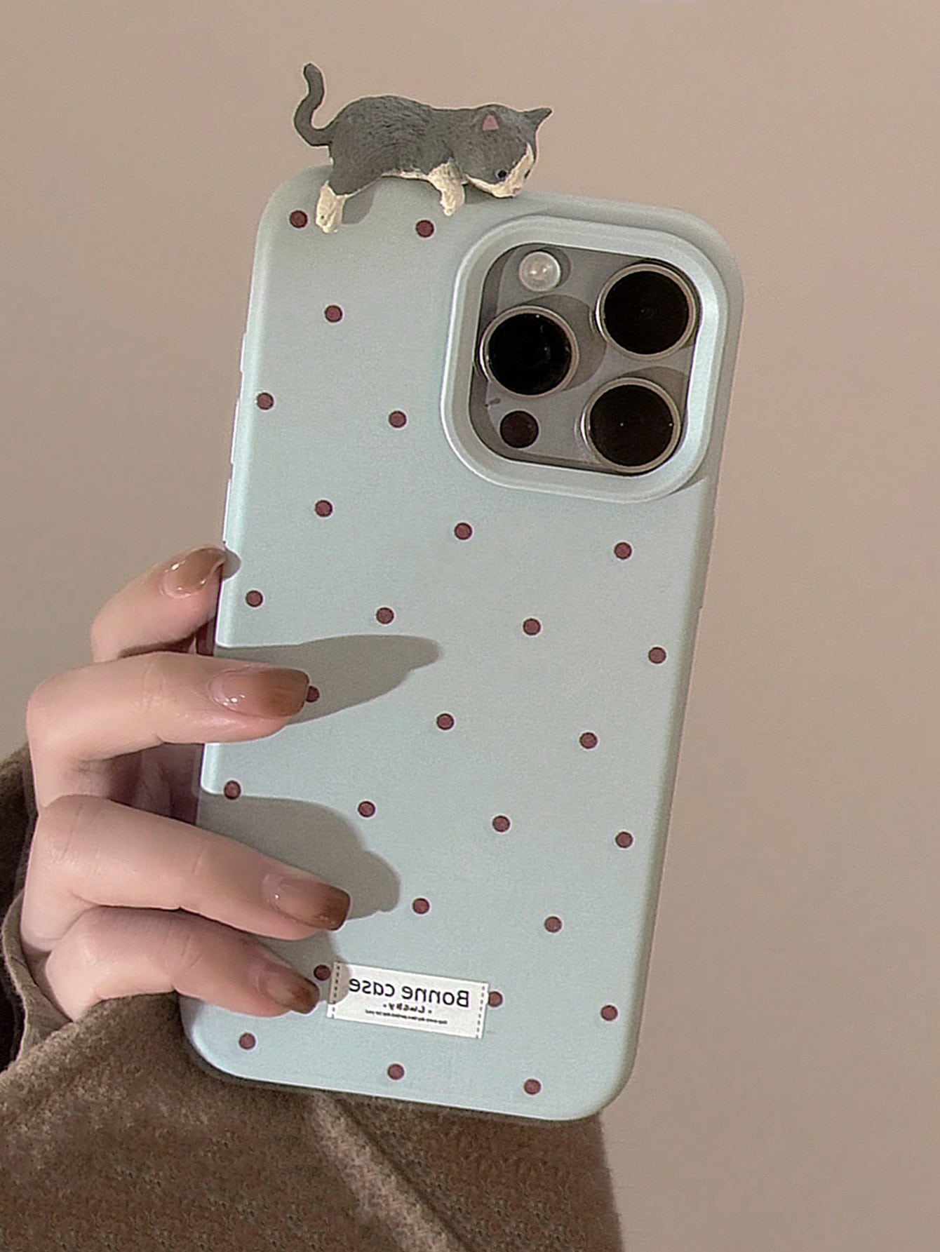 Cute Luxury Blue Cat Element Fashion Phone Cases 1pc GUCADI Blue Polka Dot 3D Cute Lying Cat Soft Case Premium Skin-Friendly Anti-Drop Phone Case Compatible With Iphone 16/15/14/13/12 Series Waterproo