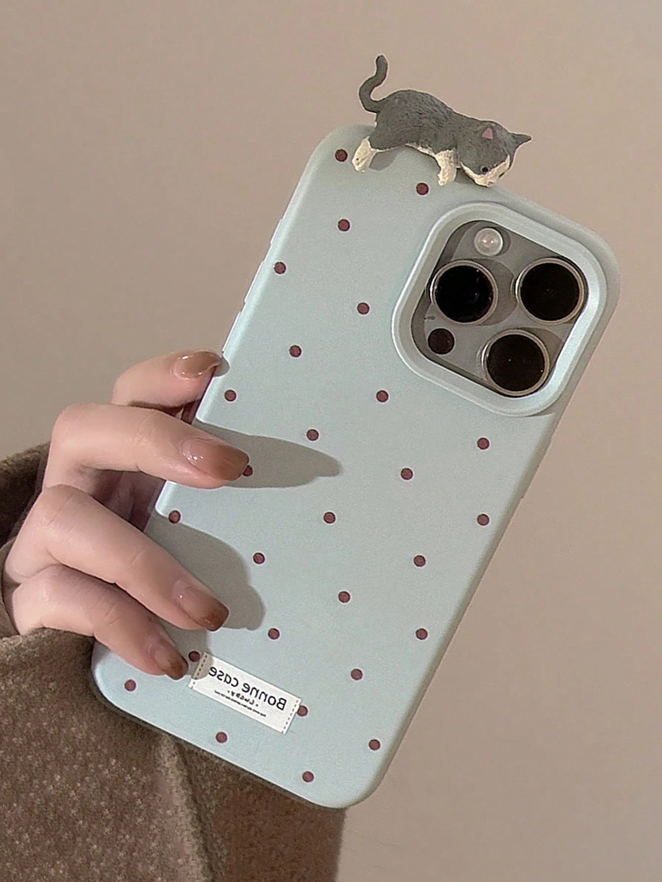 Cute Luxury Blue Cat Element Fashion Phone Cases 1pc GUCADI Blue Polka Dot 3D Cute Lying Cat Soft Case Premium Skin-Friendly Anti-Drop Phone Case Compatible With Iphone 16/15/14/13/12 Series Waterproo