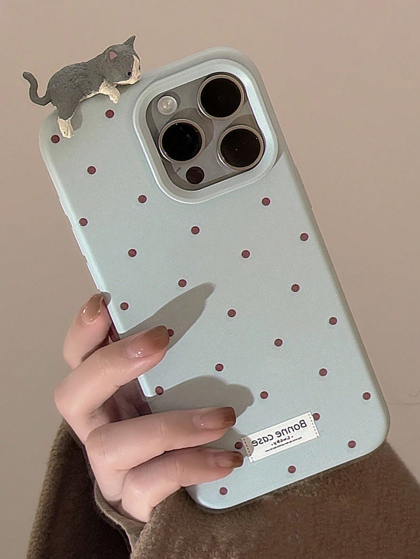 Cute Luxury Blue Cat Element Fashion Phone Cases 1pc GUCADI Blue Polka Dot 3D Cute Lying Cat Soft Case Premium Skin-Friendly Anti-Drop Phone Case Compatible With Iphone 16/15/14/13/12 Series Waterproo