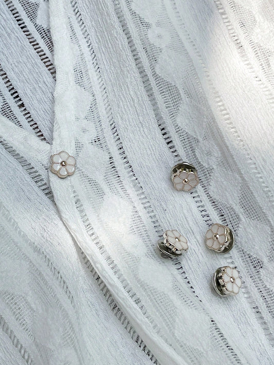 DAZY 5pcs Floral Shaped Button