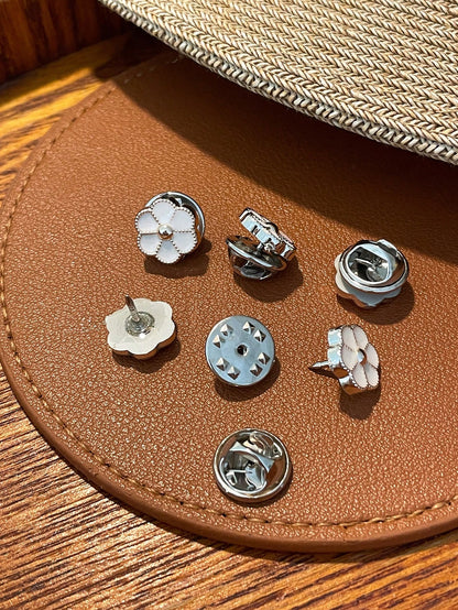 DAZY 5pcs Floral Shaped Button