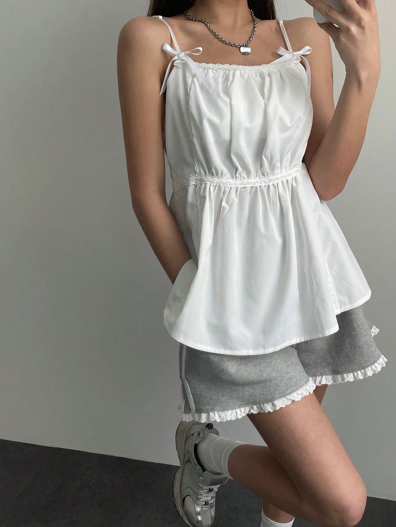DAZY Women Lace Trim Loose Shorts