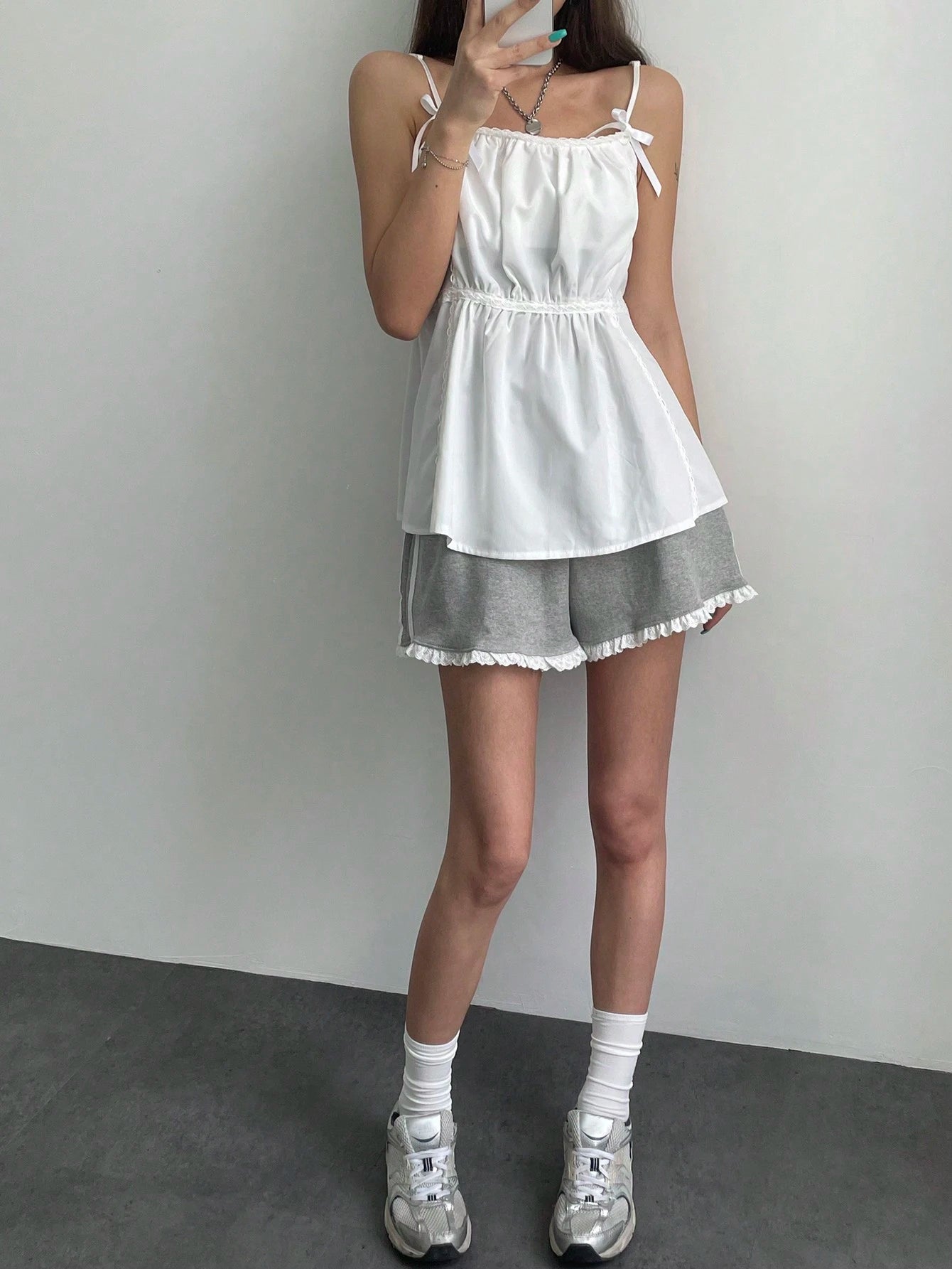 DAZY Women Lace Trim Loose Shorts