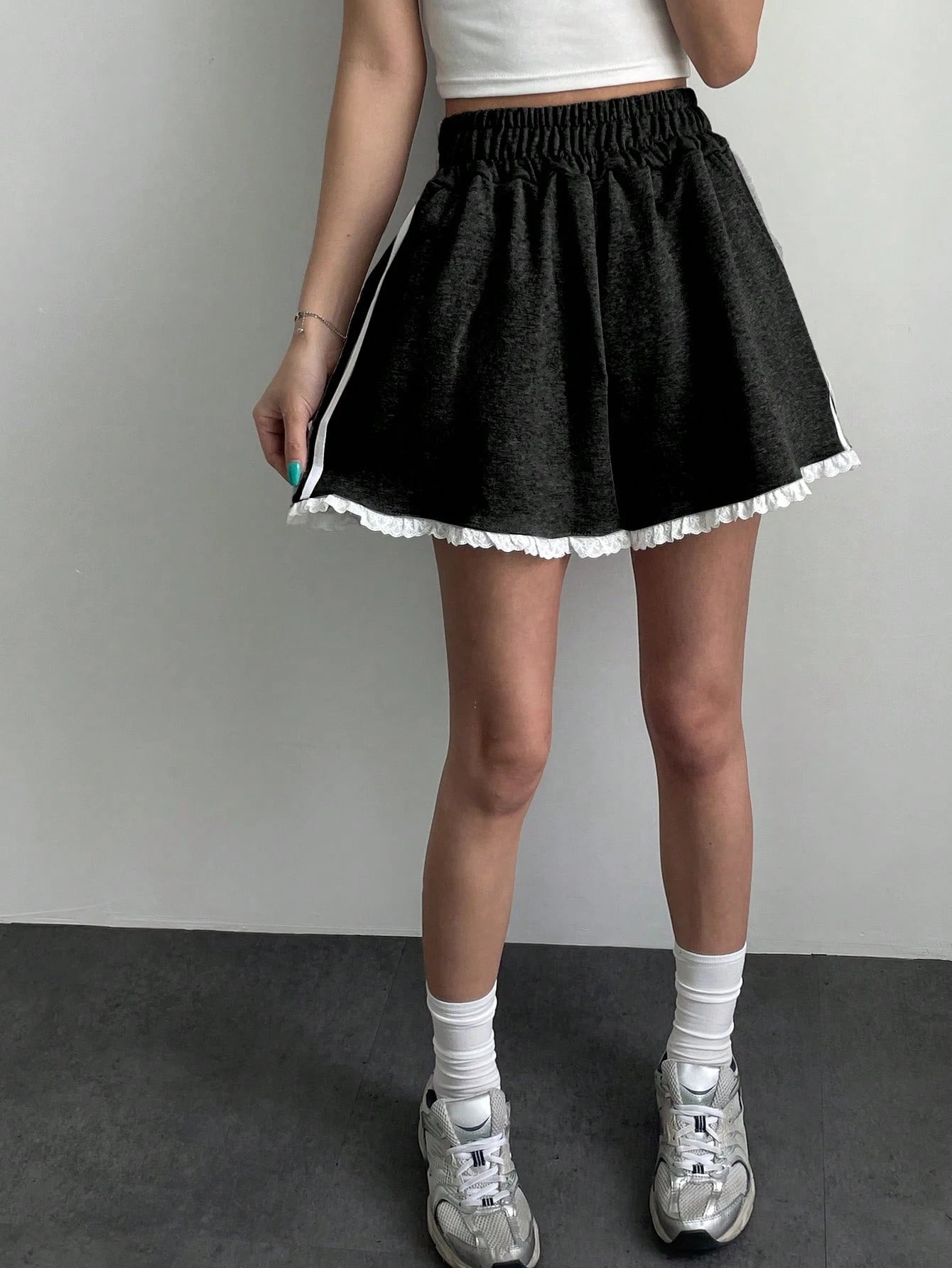 DAZY Women Lace Trim Loose Shorts