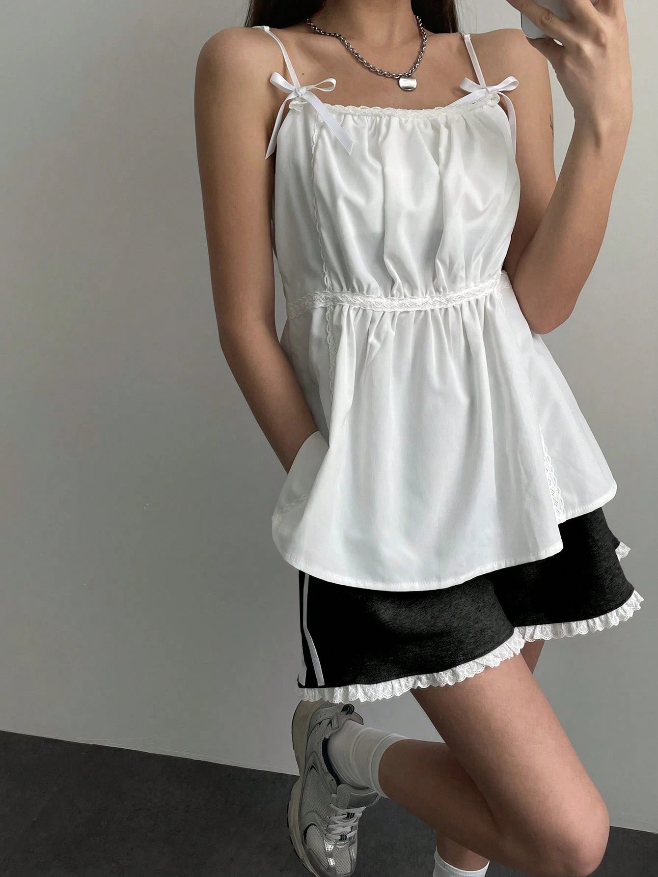 DAZY Women Lace Trim Loose Shorts