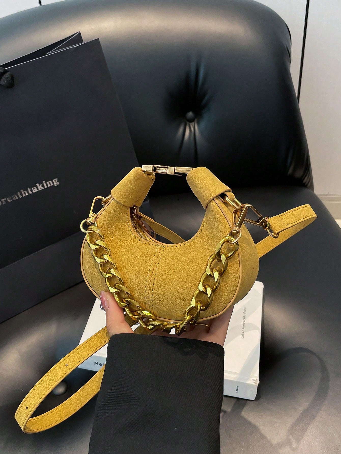 Design Pea-Shaped Mini Messenger Bag For Women, New Style Small Cross-Body Purse For Lipstick, Earphones, Fashionable Butter Yellow Bag For Women