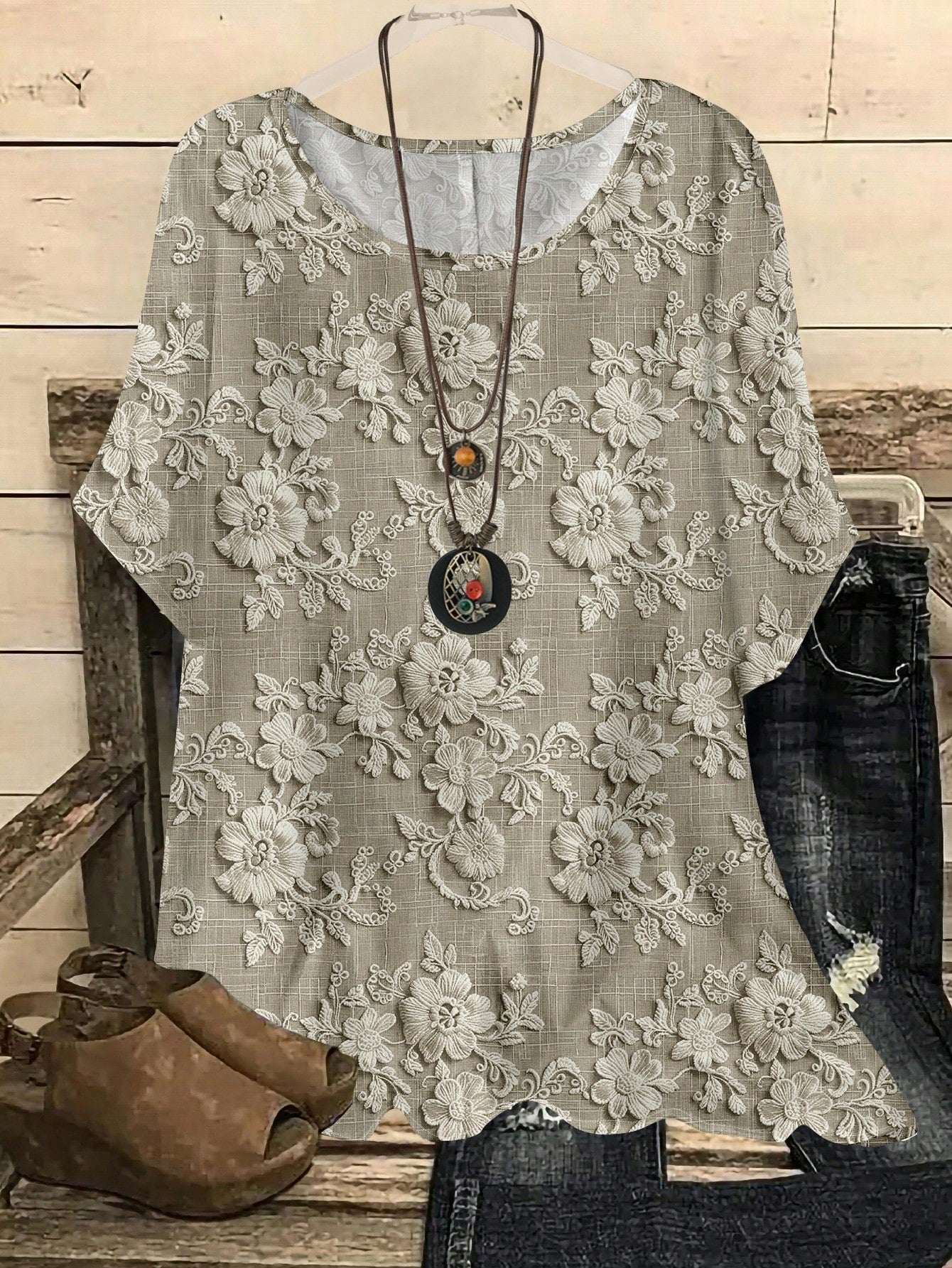 EMERY ROSE Plus Size Casual Floral Print Loose Fitting Round Neck Short Sleeve Shirt, Suitable For Summer Chic Blouses For Women