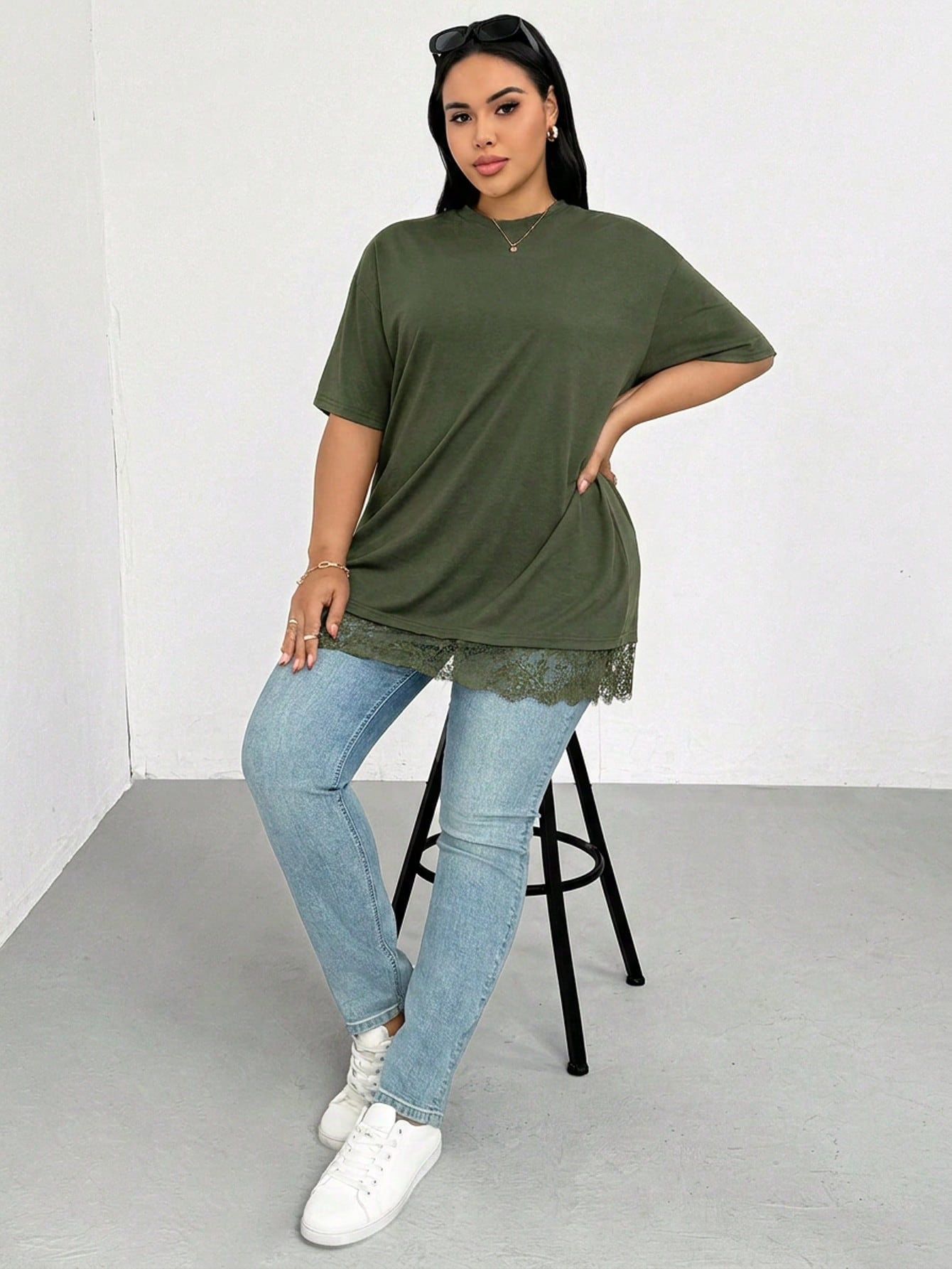 Essnce Plus-Size Women's Summer Elegant Army Green Lace-Trimmed Short-Sleeved Long T-Shirt,Casual Loose Comfortable Everyday Basic Tops
