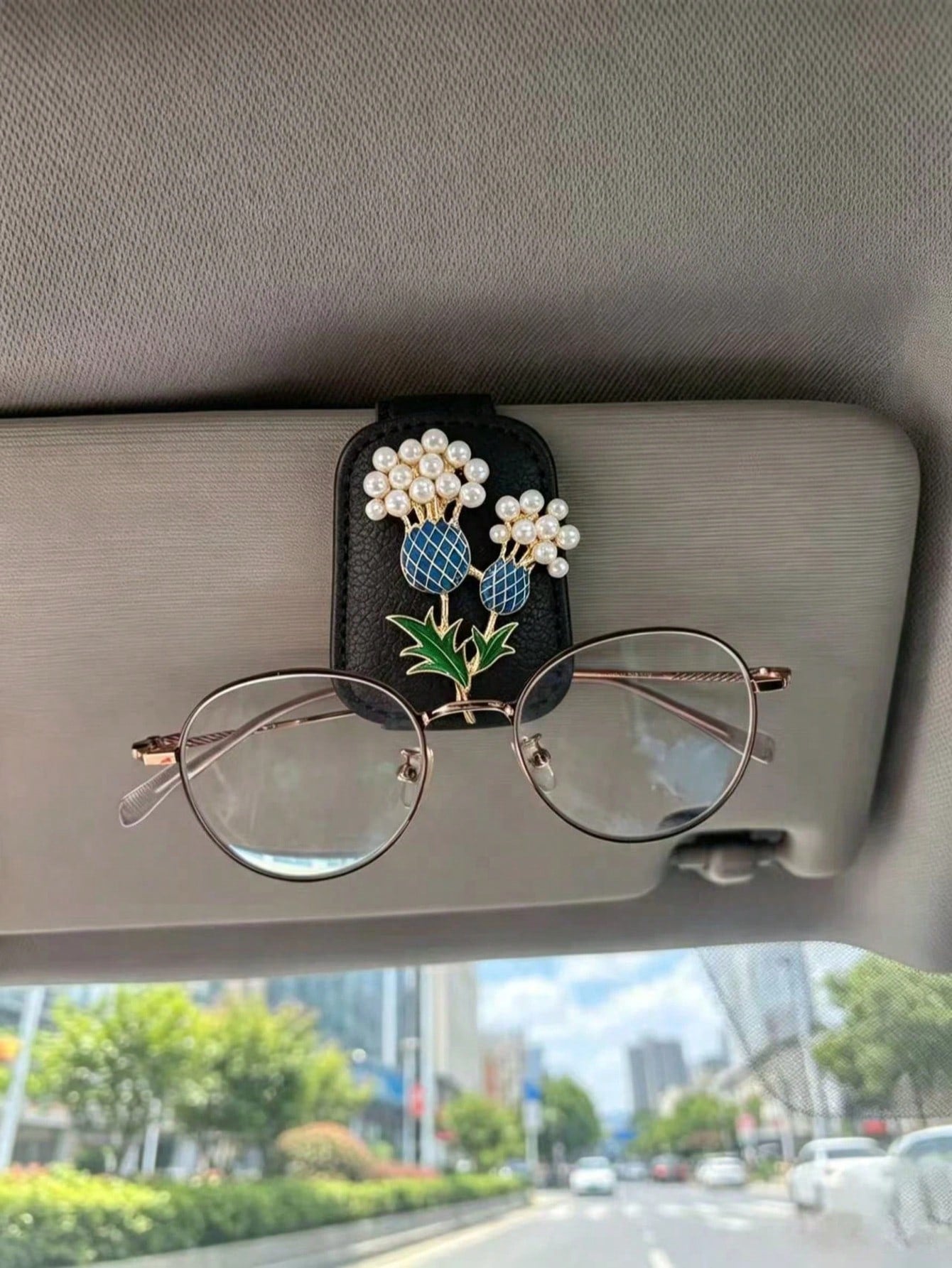French Pearl Flower Heart Car Fashion Glasses Clip, Rhinestone Leather Sun Visor Universal Fashion Glasses Card Holder Clip, Women's Car Decor, Black Litchi Grain Leather Sun Visor Fashion Glasses Tic