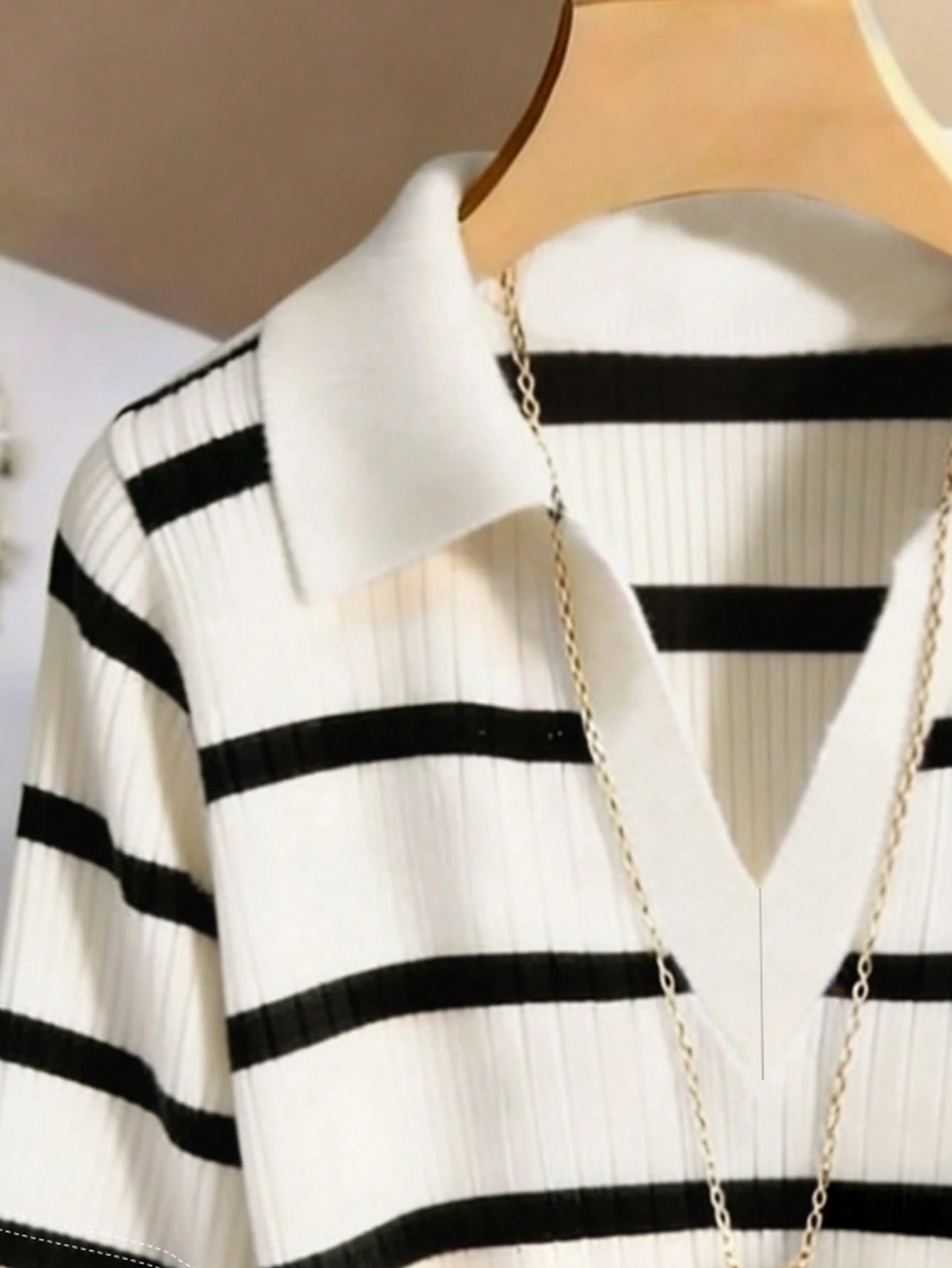 GlowEve CURVE Plus Size Women's Classic Striped Casual T-Shirt, Fashionable And Elegant