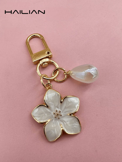 HAILIAN 1 Pc Alloy Material Sakura Shape Keychain, Lightweight And Elegant Sakura With Multi-Color Pearls, Suitable For Women As Daily Bag Accessory, Travel Accessory, Beach Accessory, Bag Charm, Car