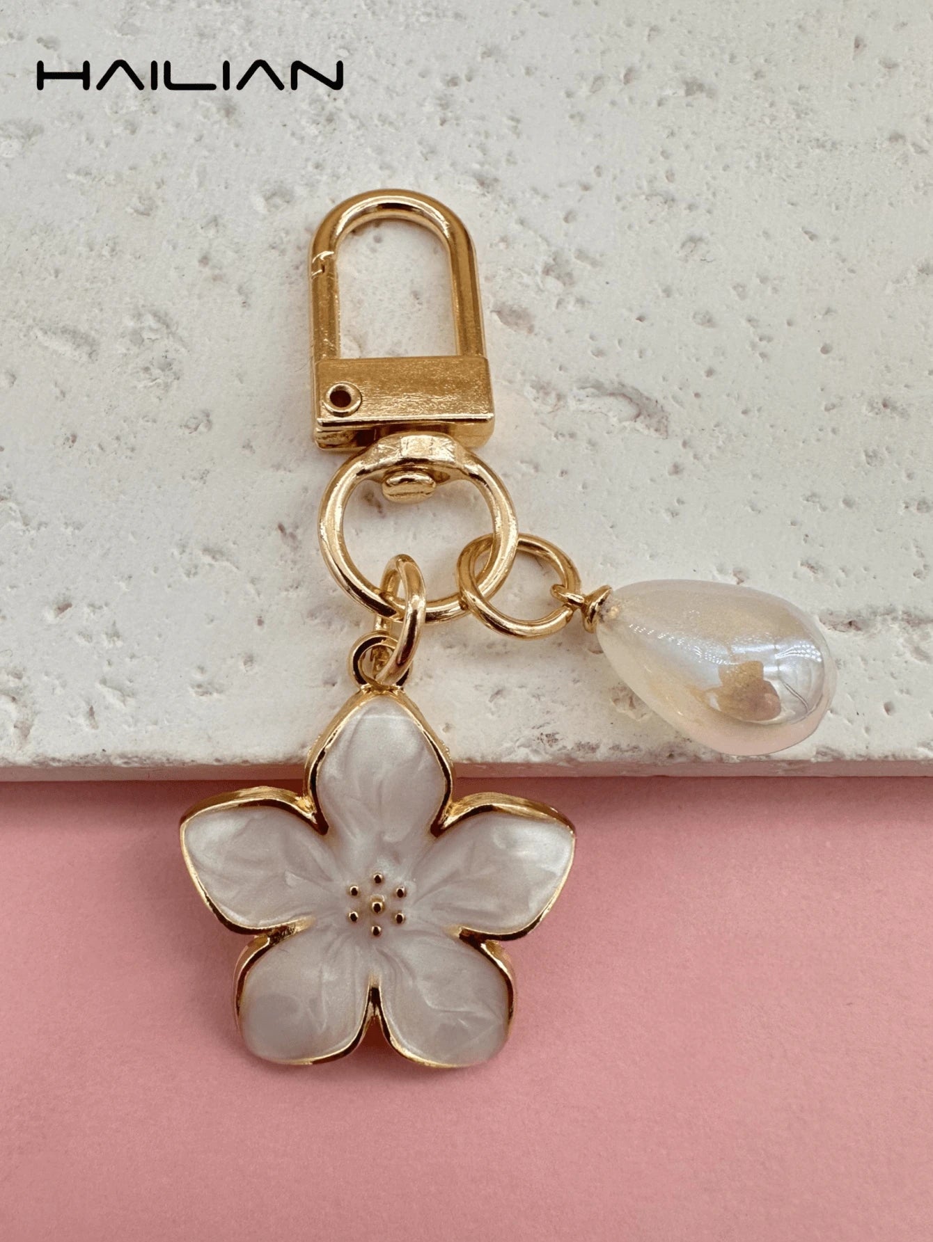 HAILIAN 1 Pc Alloy Material Sakura Shape Keychain, Lightweight And Elegant Sakura With Multi-Color Pearls, Suitable For Women As Daily Bag Accessory, Travel Accessory, Beach Accessory, Bag Charm, Car