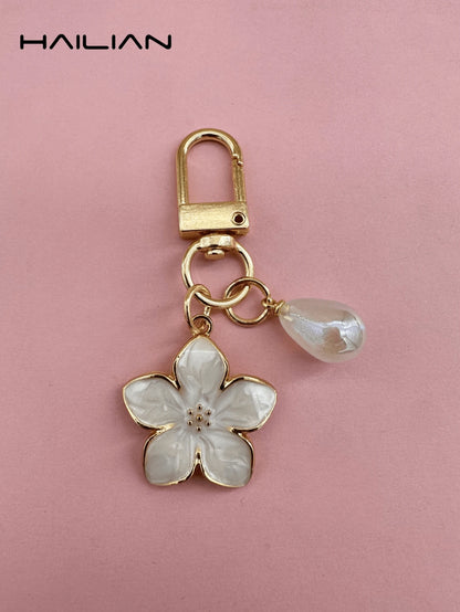 HAILIAN 1 Pc Alloy Material Sakura Shape Keychain, Lightweight And Elegant Sakura With Multi-Color Pearls, Suitable For Women As Daily Bag Accessory, Travel Accessory, Beach Accessory, Bag Charm, Car