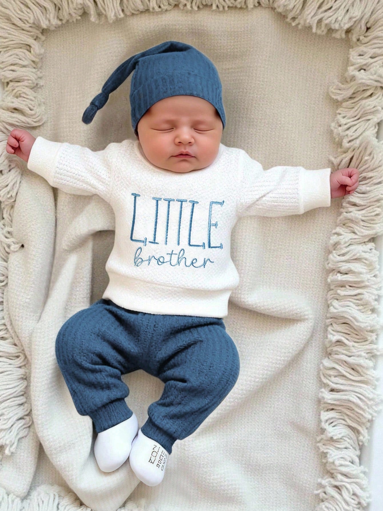 HELLO Letter Embroidered Newborn Photography Outfit, Baby Boys/Girls Top, Pants, Hat 3pcs Set, Infant 1 Month To 100 Days Studio Photo Shoot Clothing