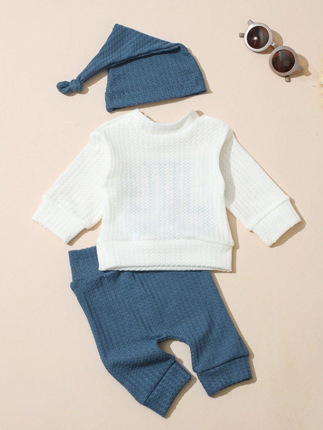 HELLO Letter Embroidered Newborn Photography Outfit, Baby Boys/Girls Top, Pants, Hat 3pcs Set, Infant 1 Month To 100 Days Studio Photo Shoot Clothing